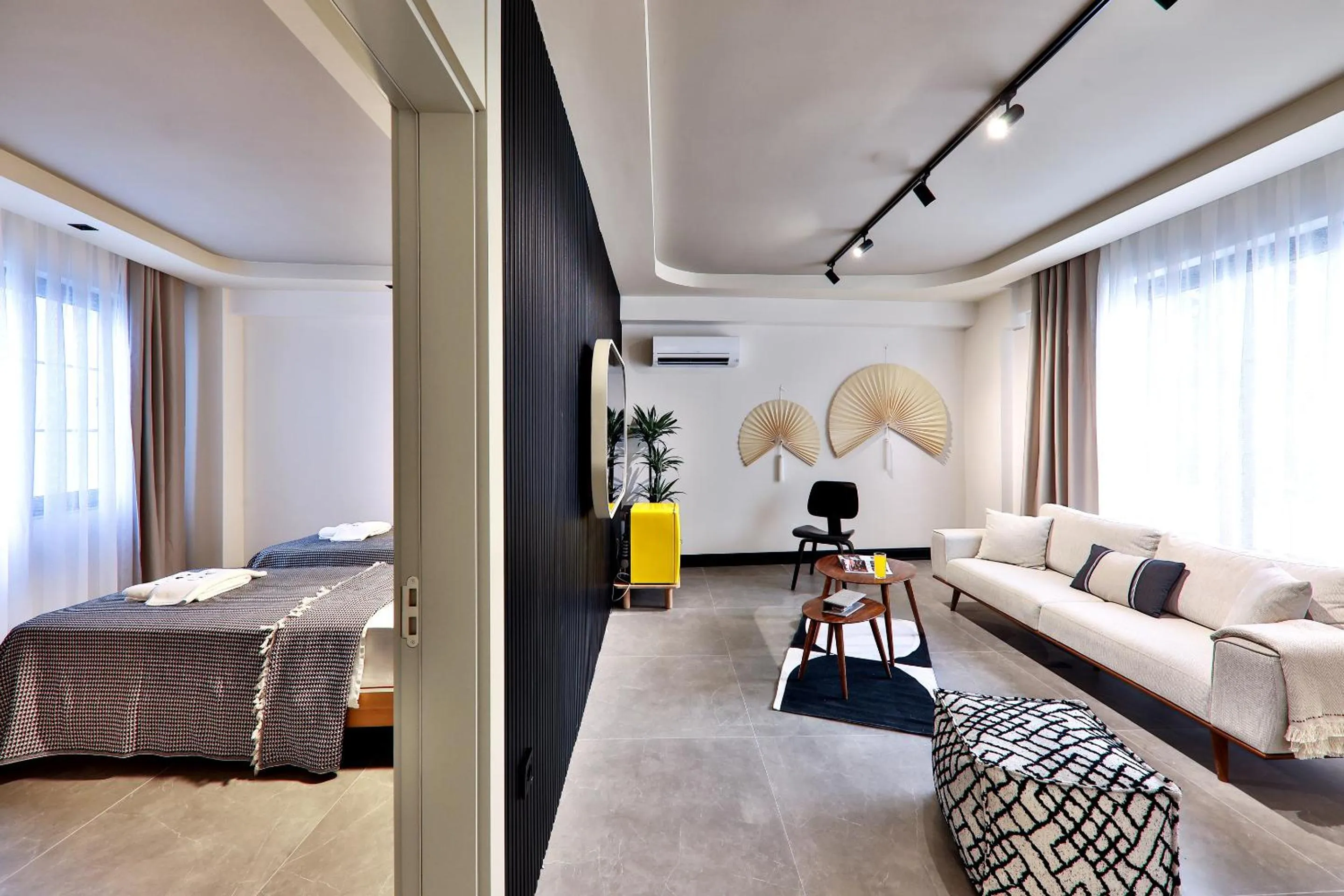 Living room, Bed in Luff Suites