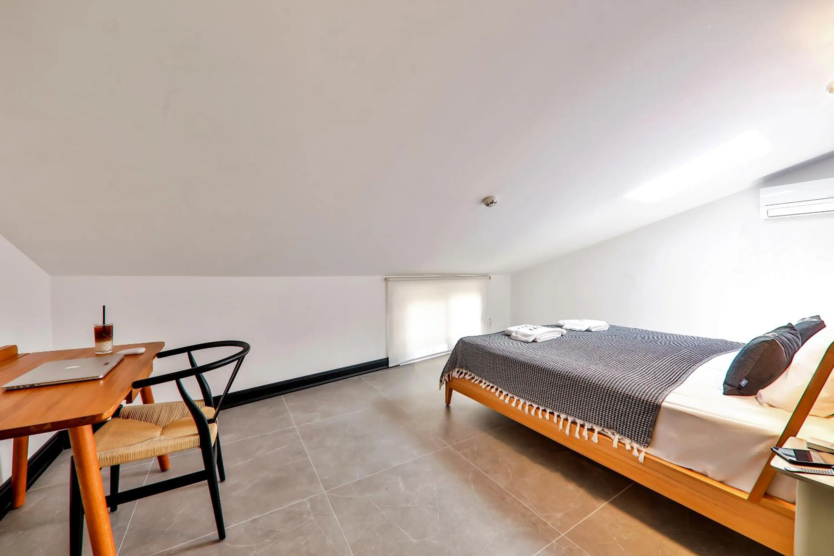 Bedroom, Bed in Luff Suites