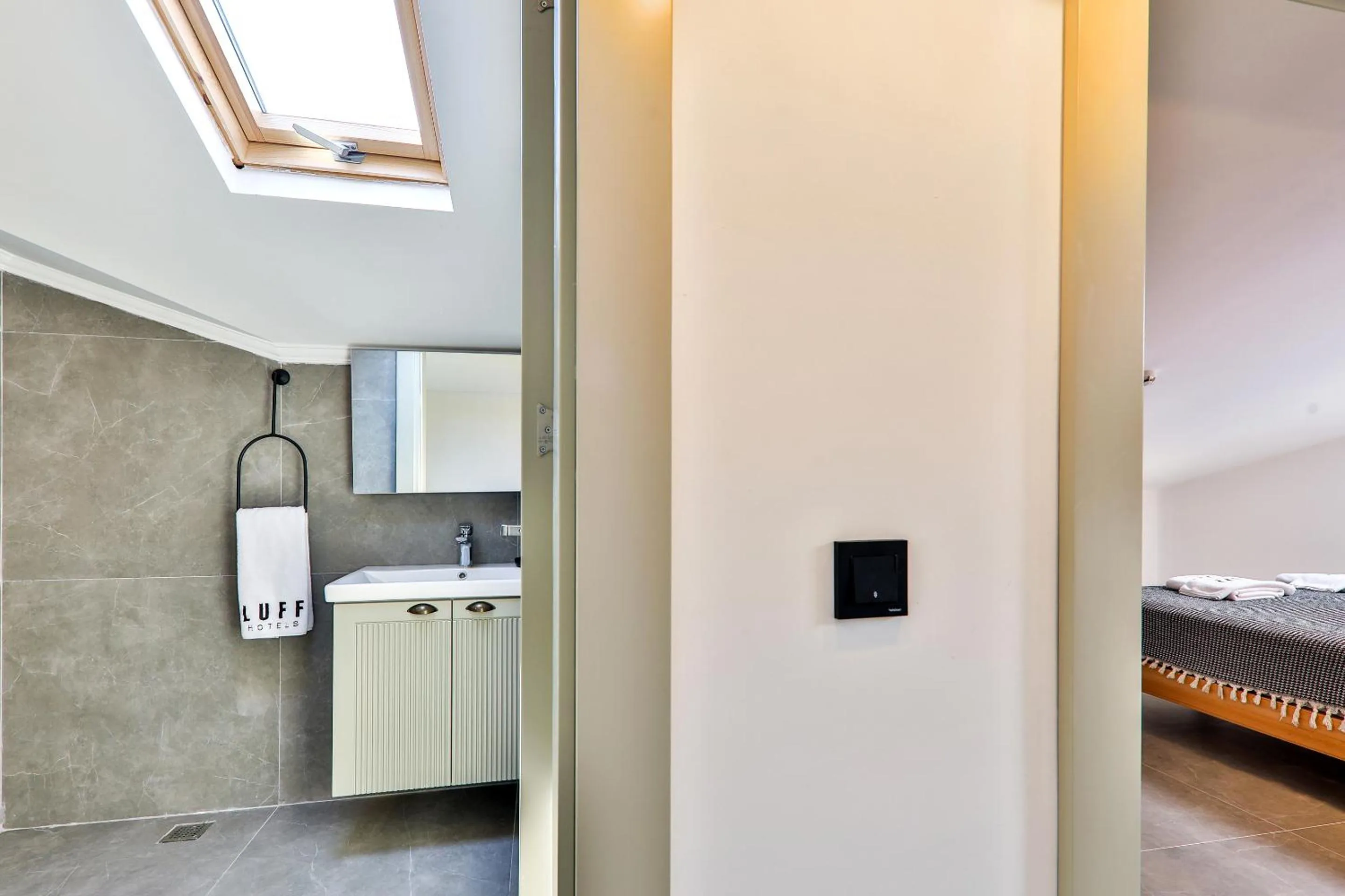 Bathroom, Bed in Luff Suites