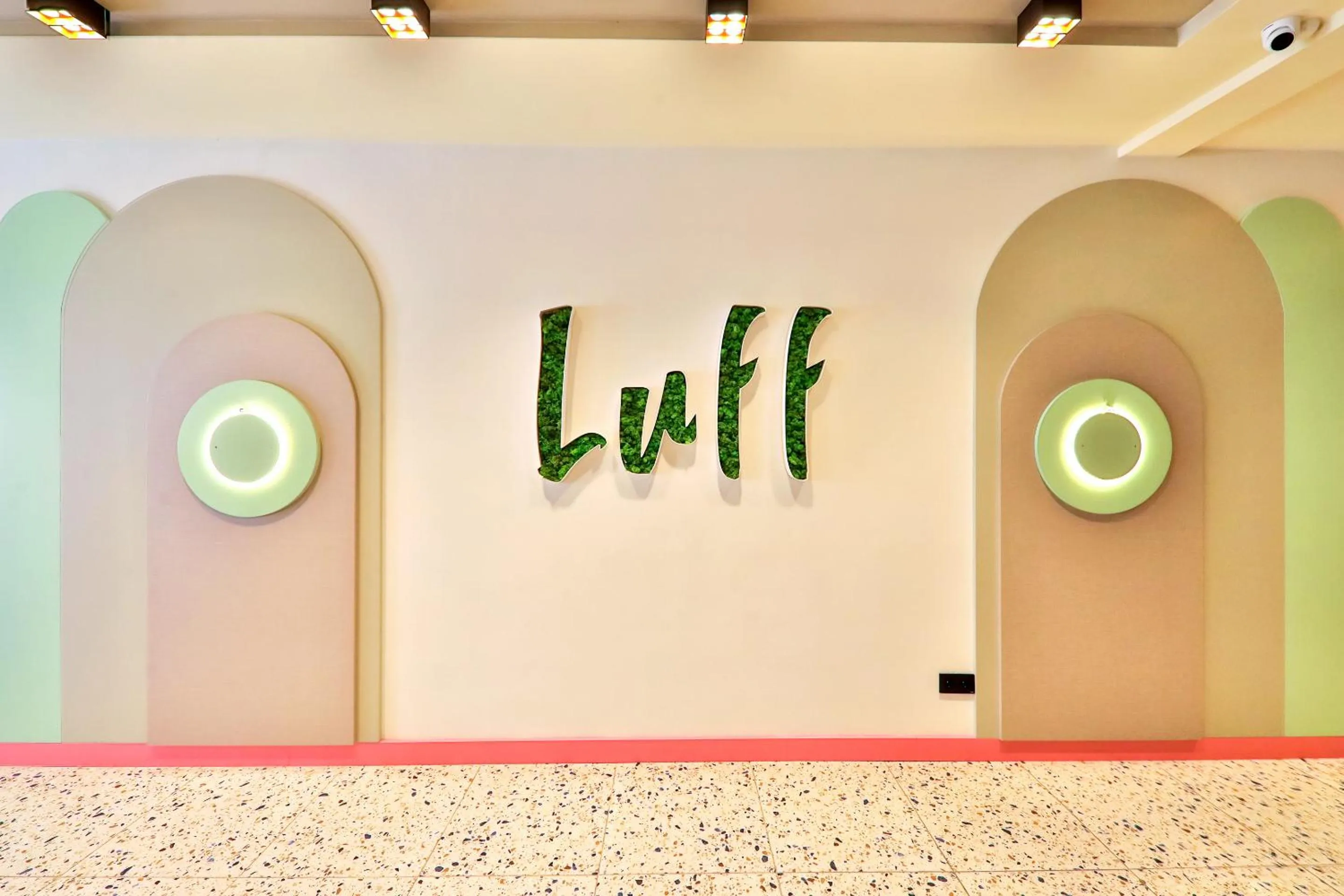 Facade/entrance in Luff Suites