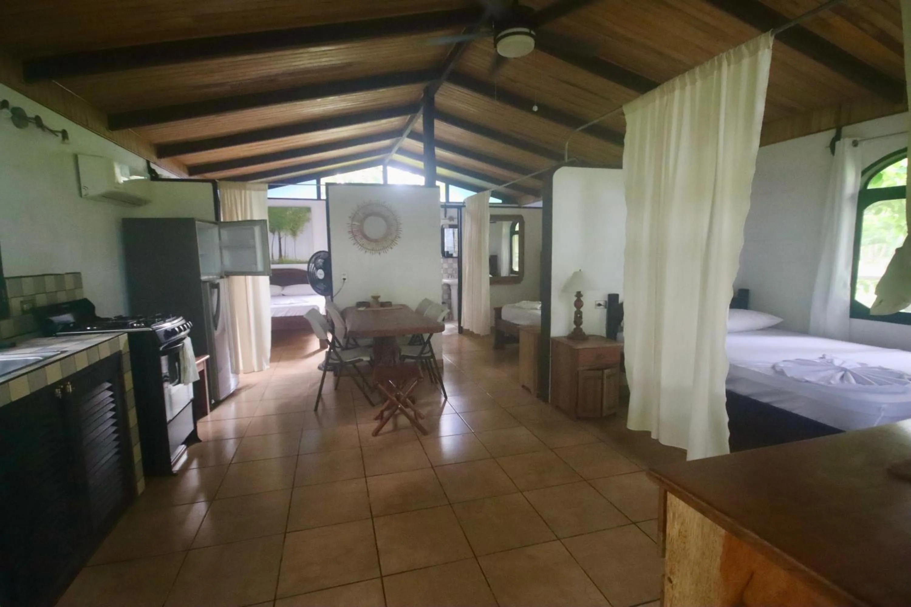 Bed in spirit of jungle lodge
