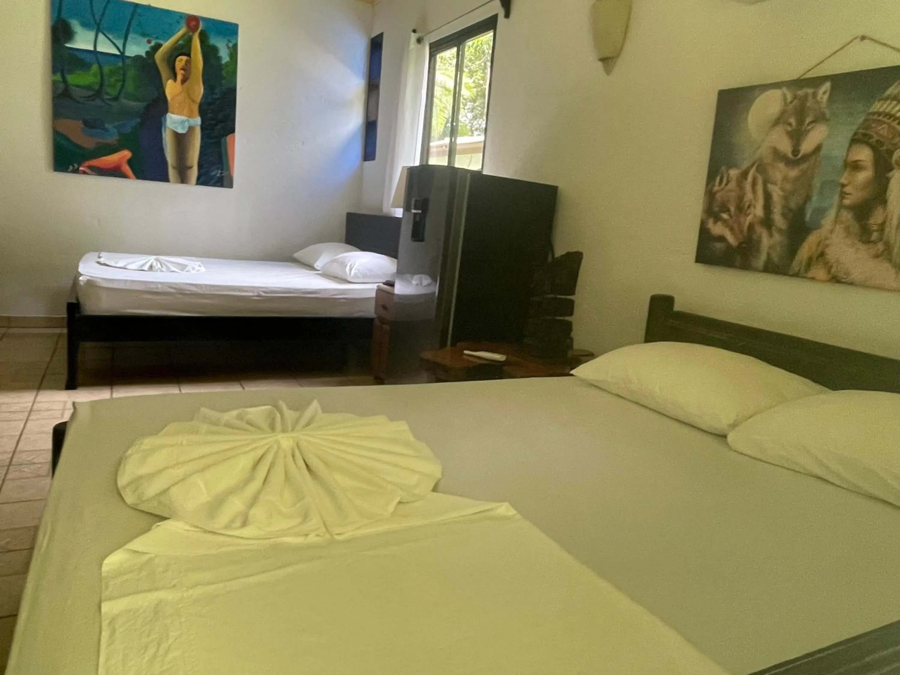 Bed in spirit of jungle lodge