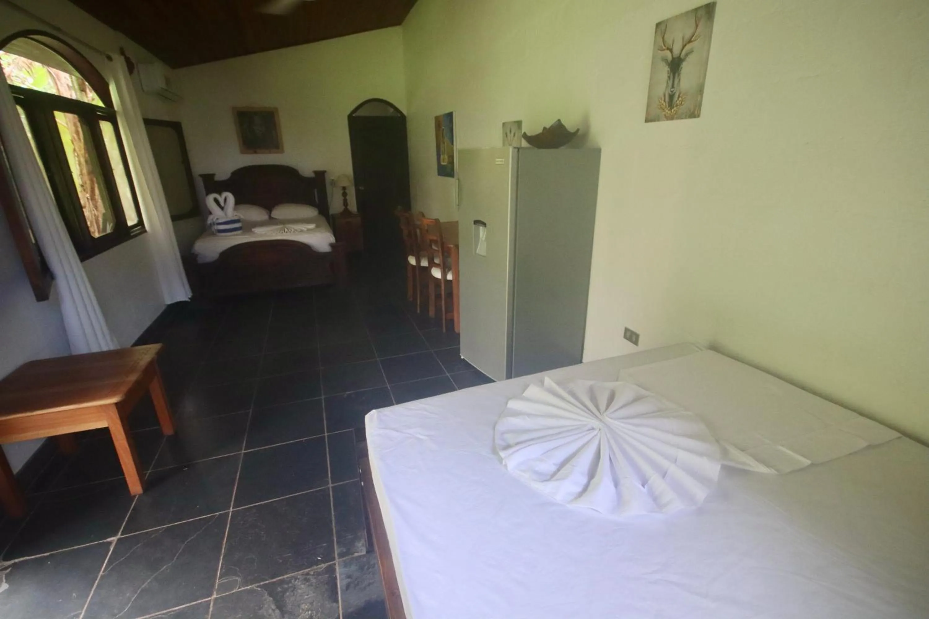 Bed in spirit of jungle lodge