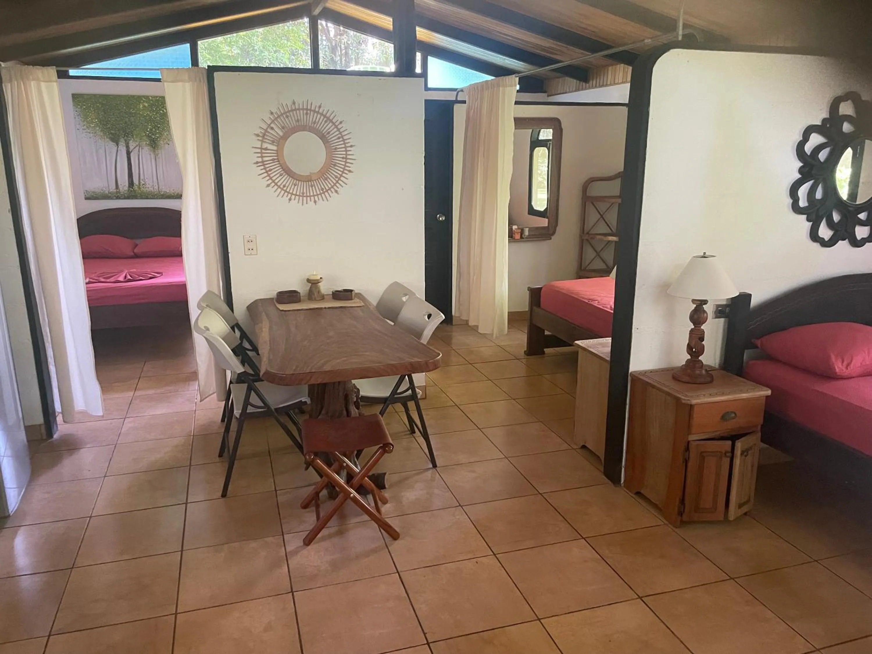 Living room, Bed in spirit of jungle lodge