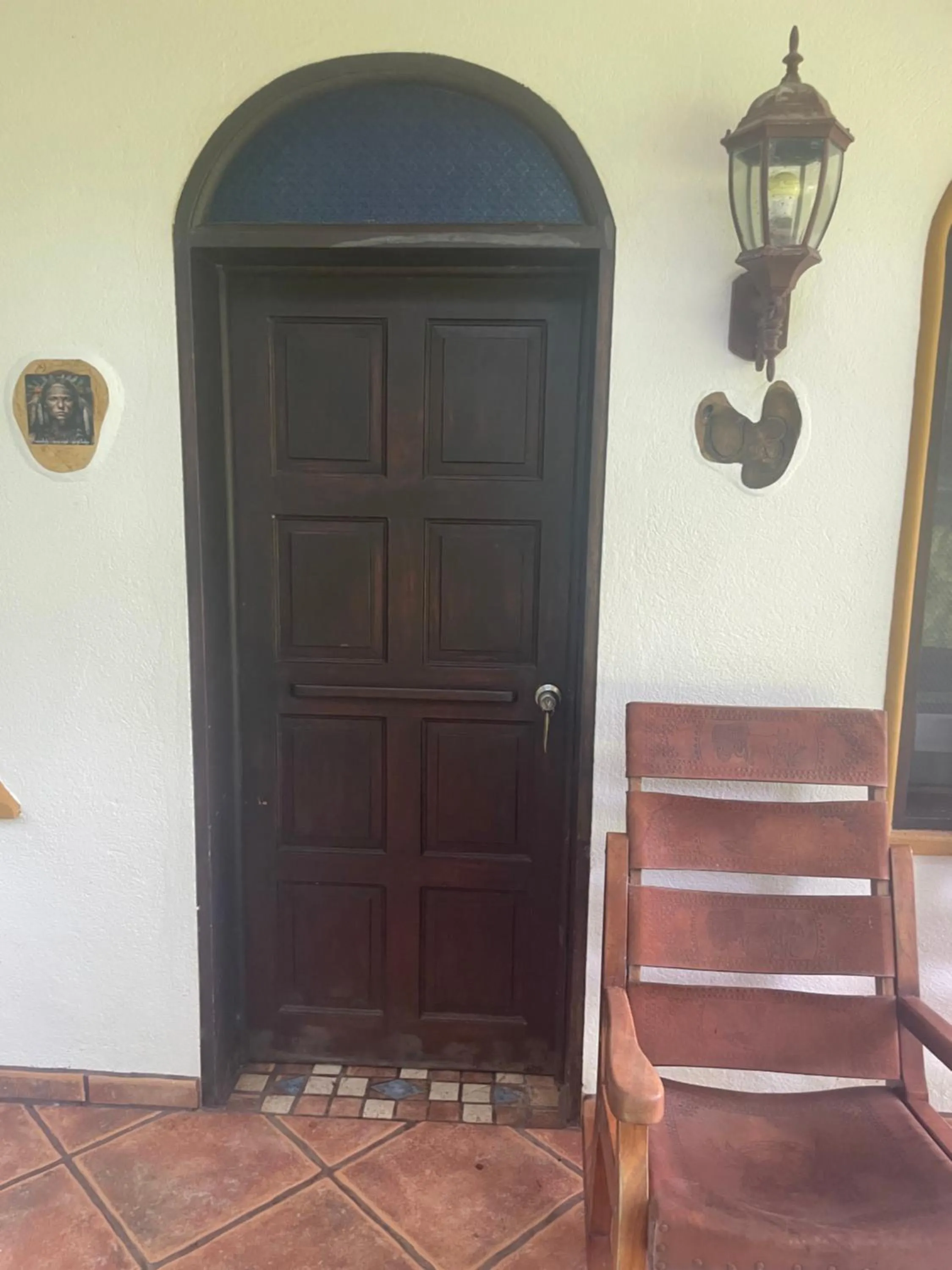 Facade/entrance in spirit of jungle lodge