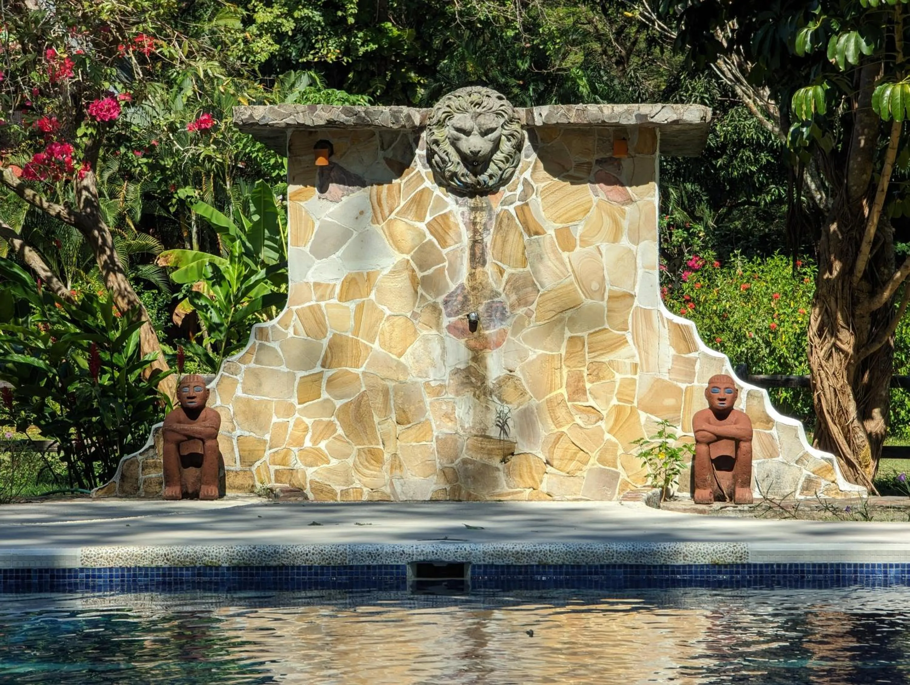 Garden in spirit of jungle lodge