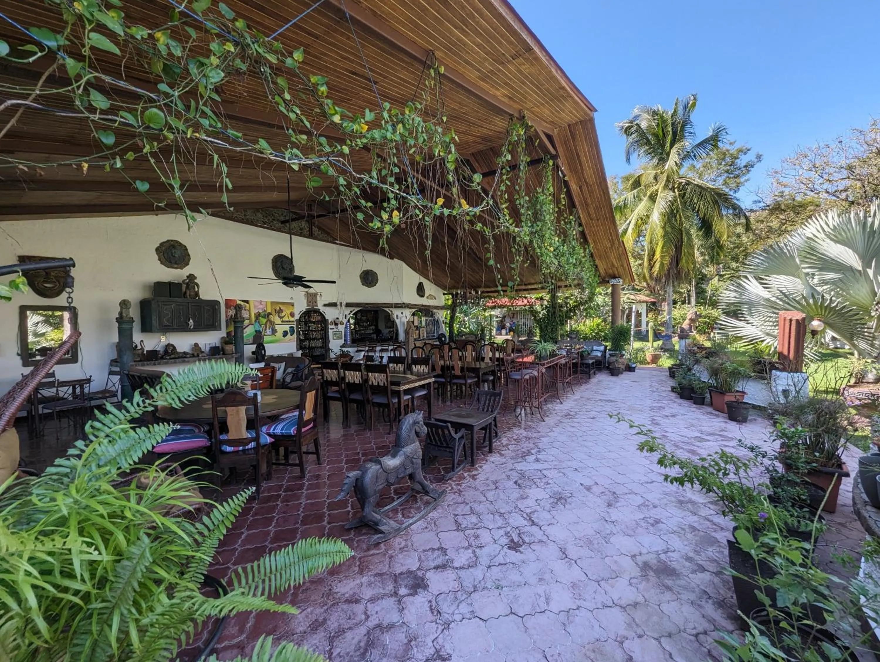 Restaurant/places to eat in spirit of jungle lodge