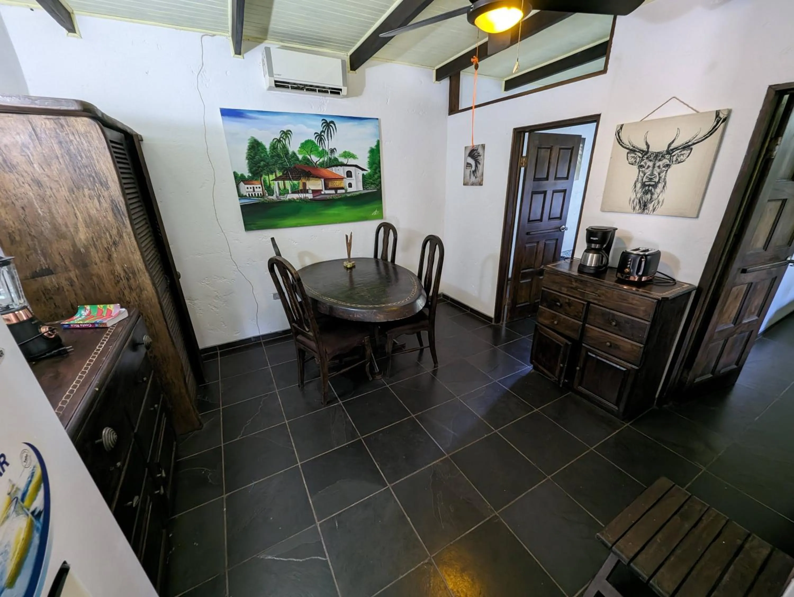 Living room in spirit of jungle lodge