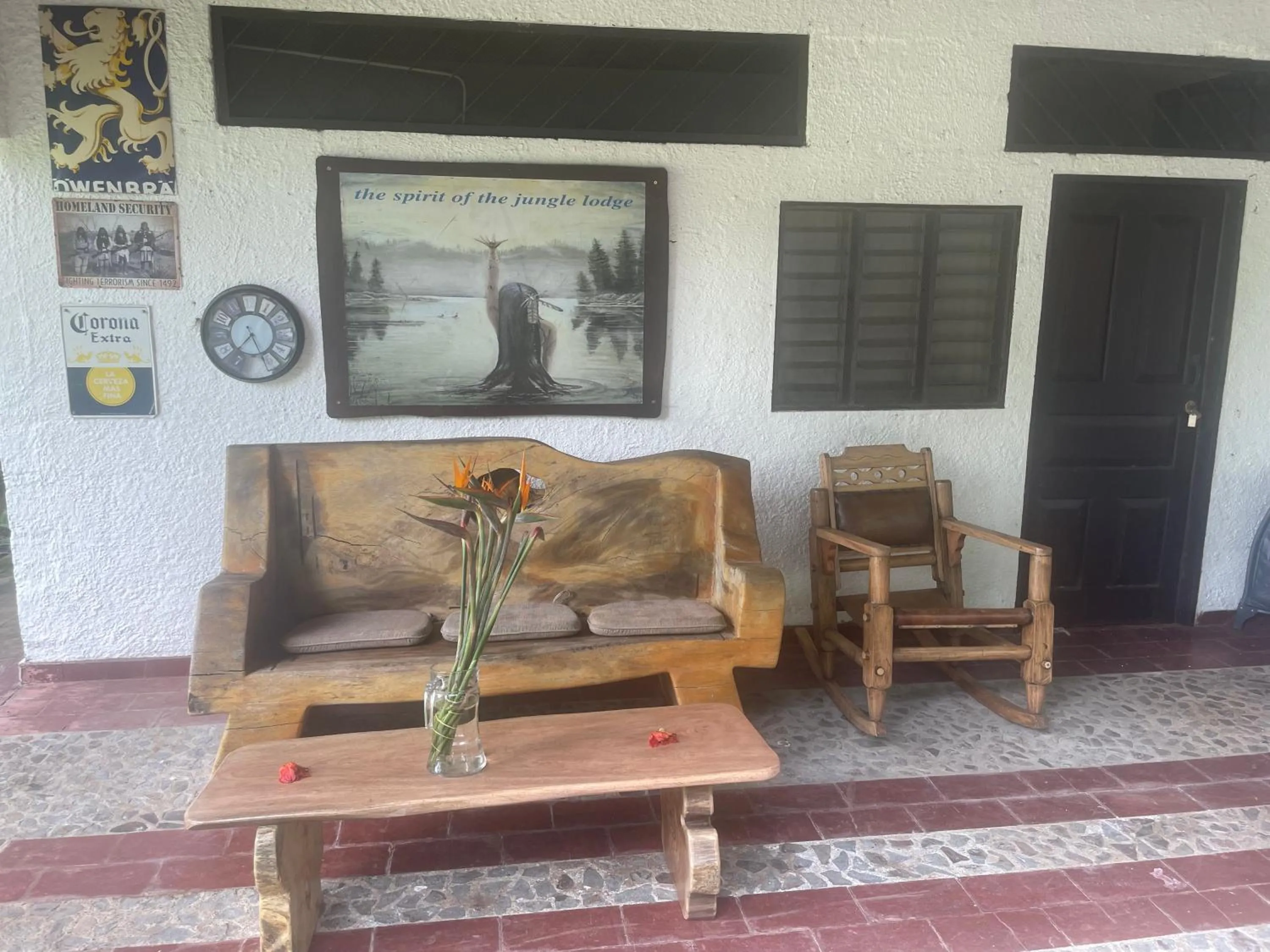 Property building in spirit of jungle lodge