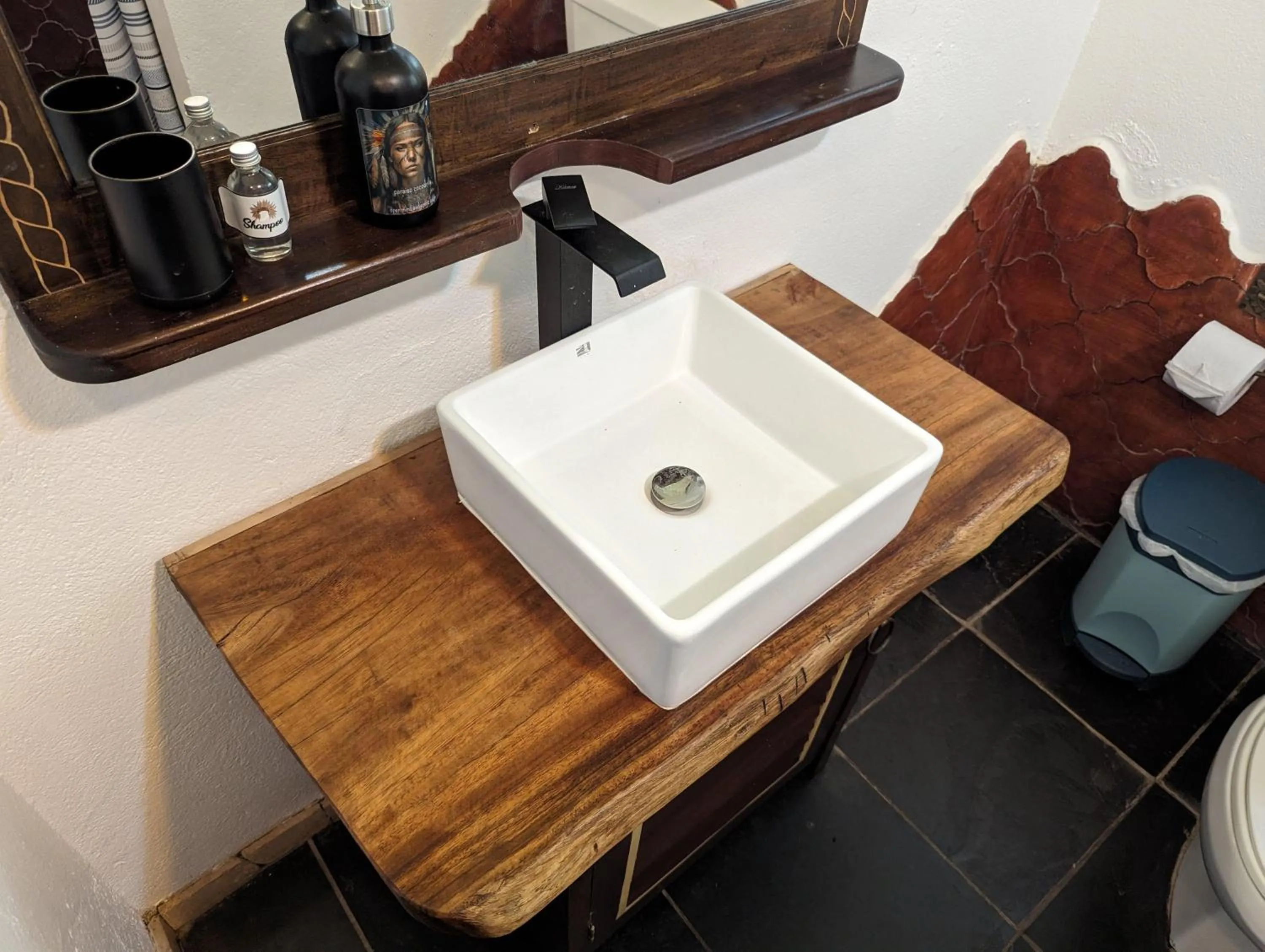 Bathroom in spirit of jungle lodge