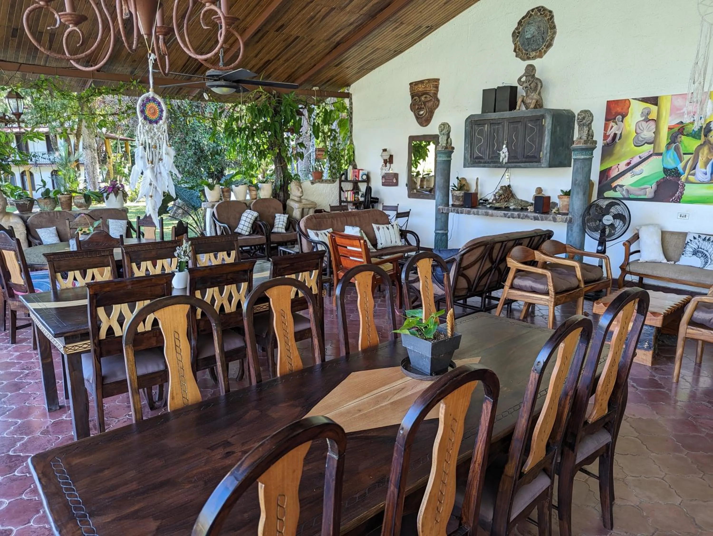 Restaurant/places to eat in spirit of jungle lodge