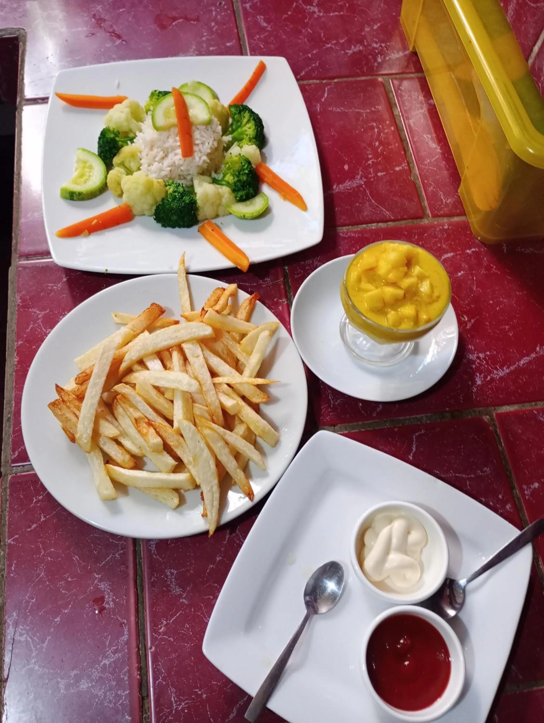 Food in spirit of jungle lodge