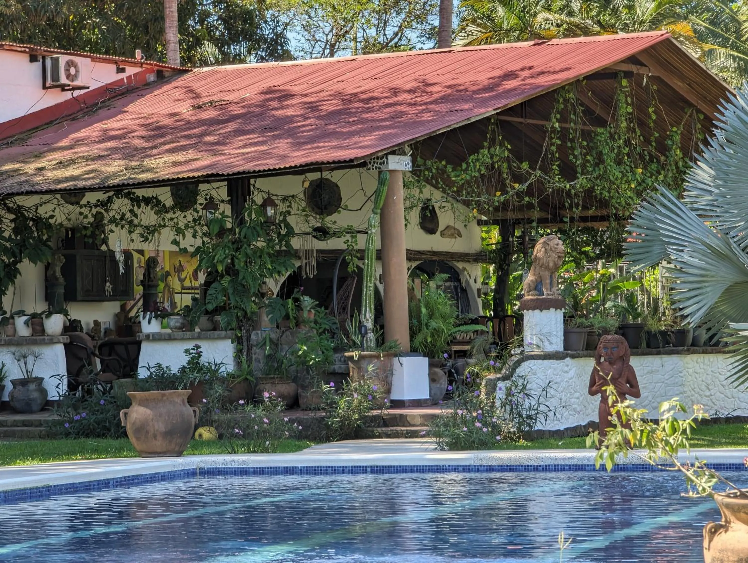 Restaurant/places to eat in spirit of jungle lodge
