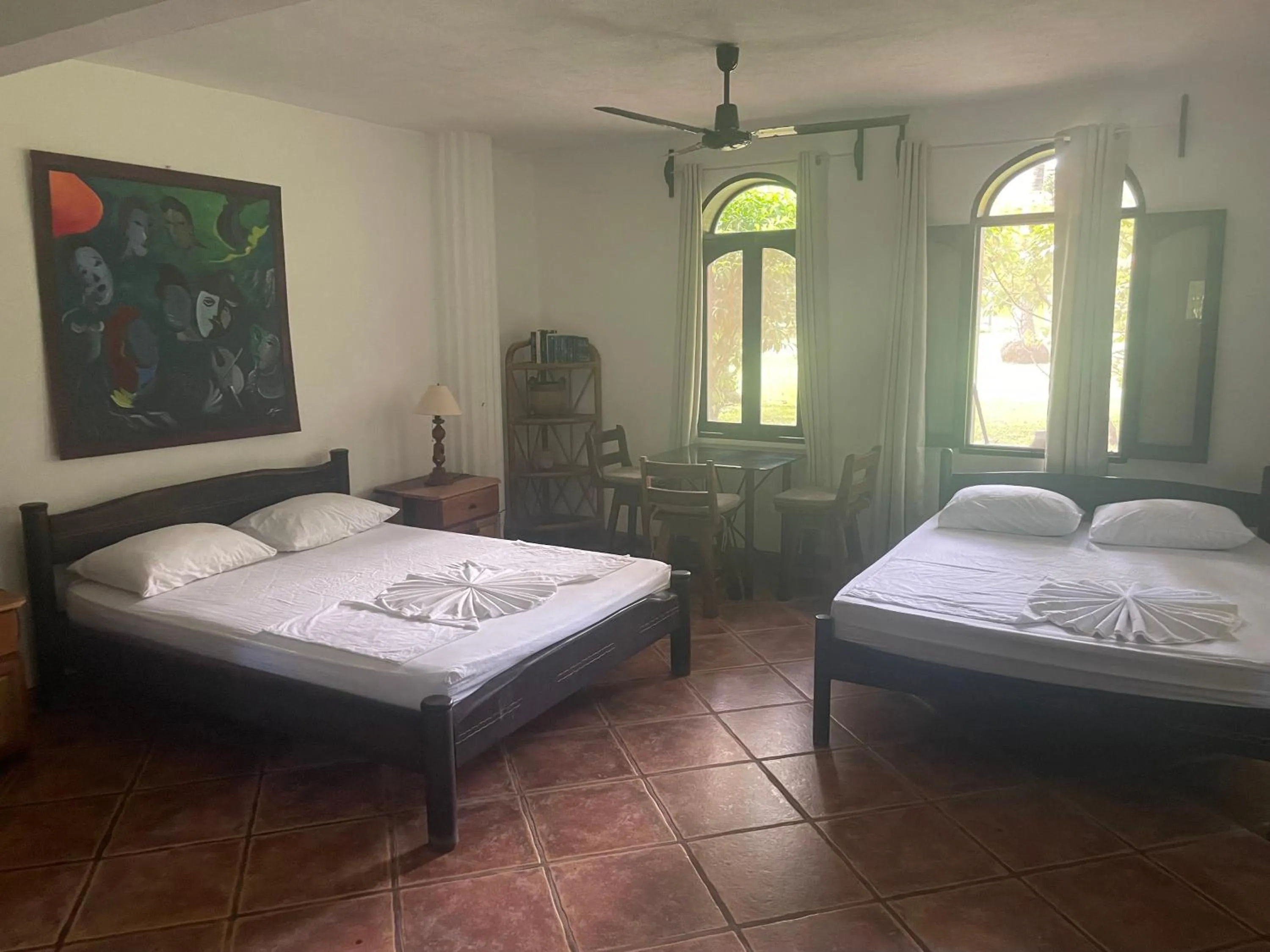 Bed in spirit of jungle lodge
