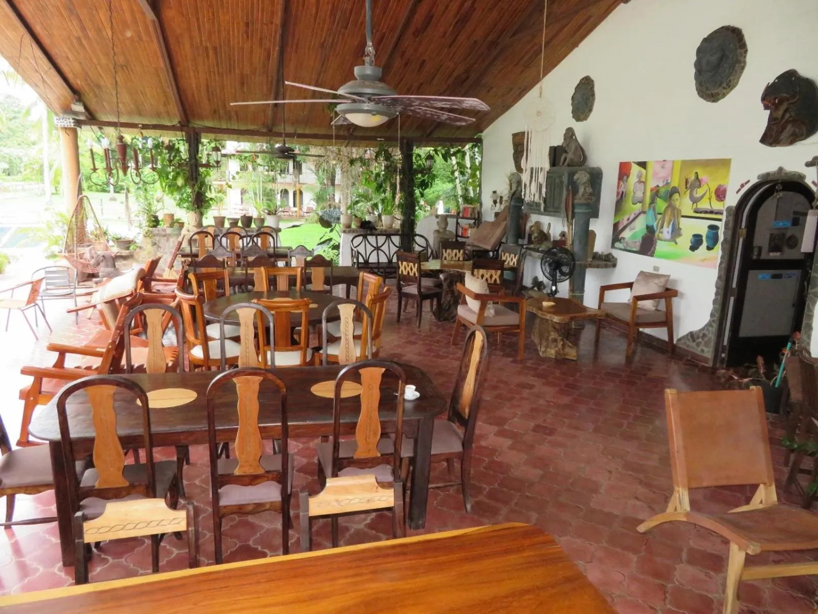 Restaurant/places to eat in spirit of jungle lodge