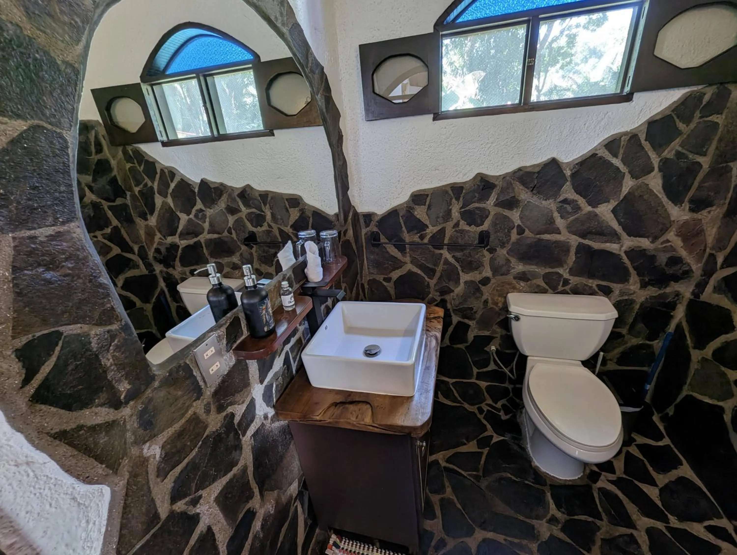Toilet in spirit of jungle lodge