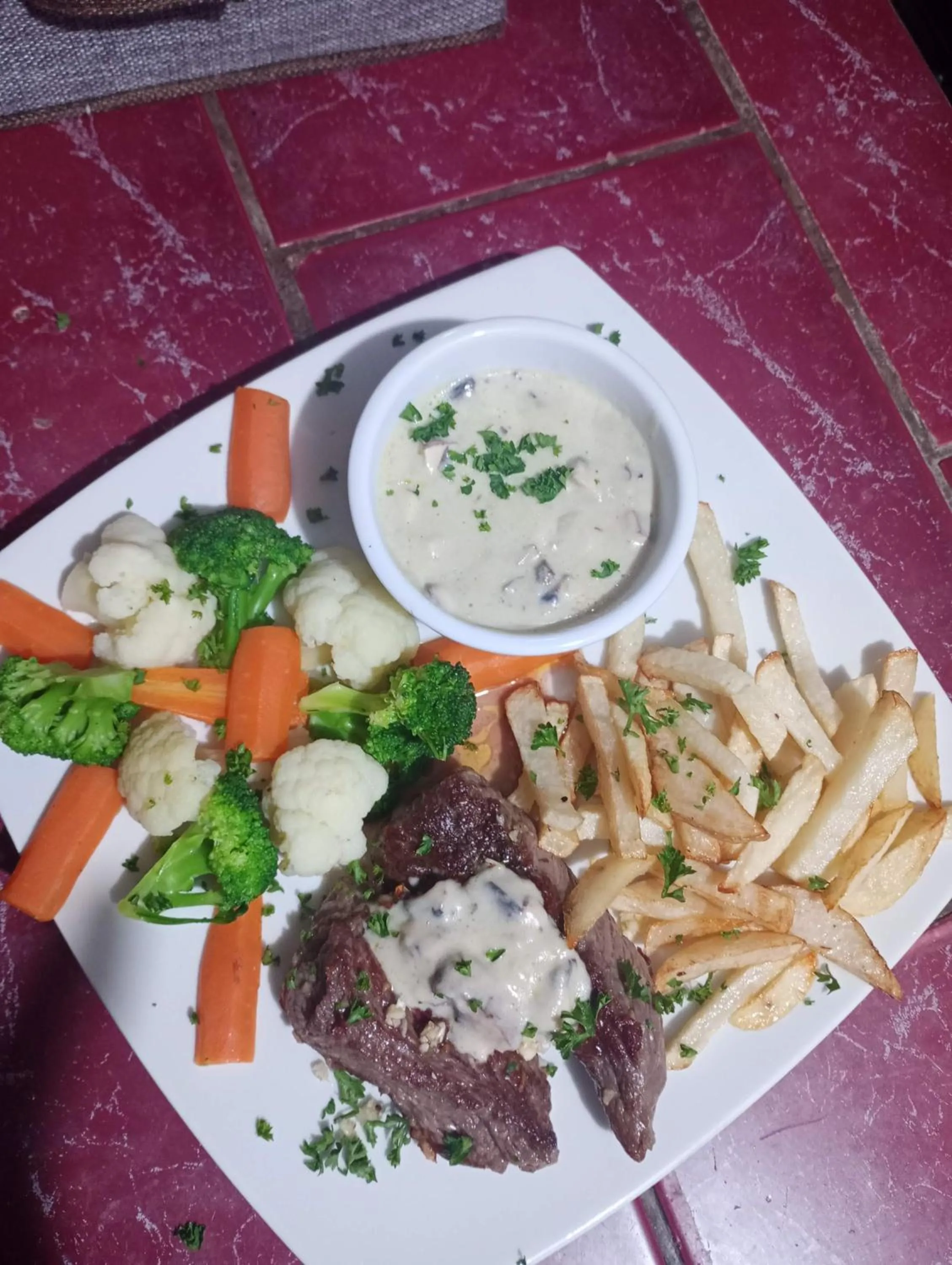 Food in spirit of jungle lodge