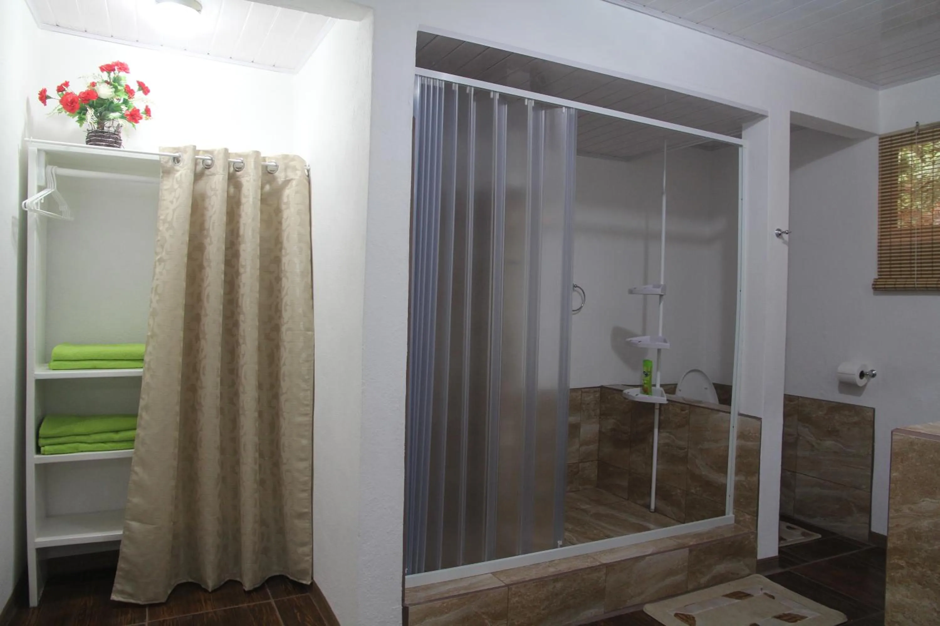 Shower in Barracuda apartments