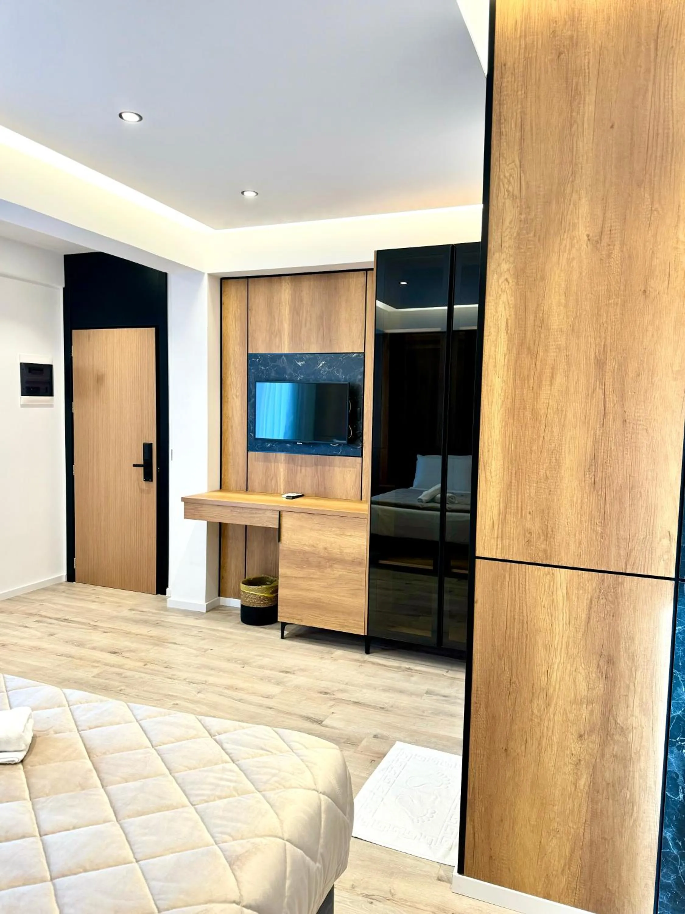 Communal lounge/ TV room, Bed in Hotel Joni Premium