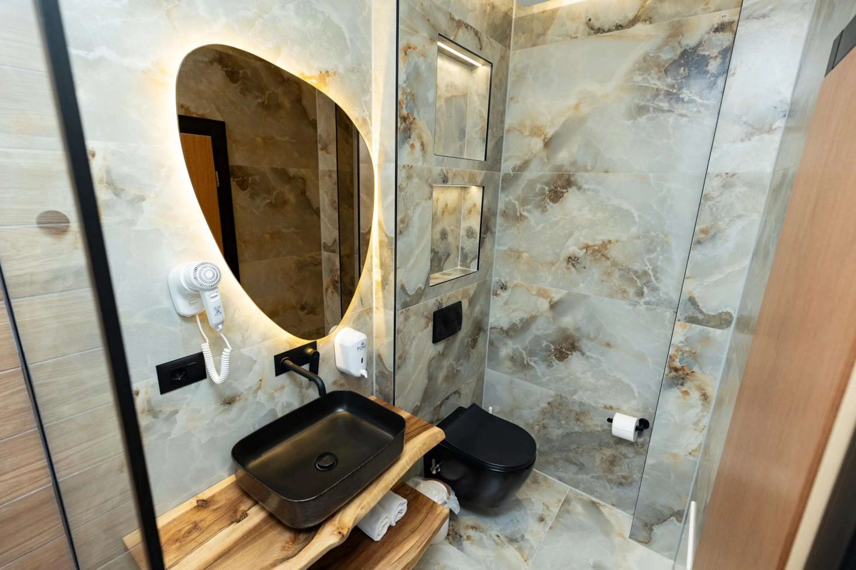 Shower in Hotel Joni Premium