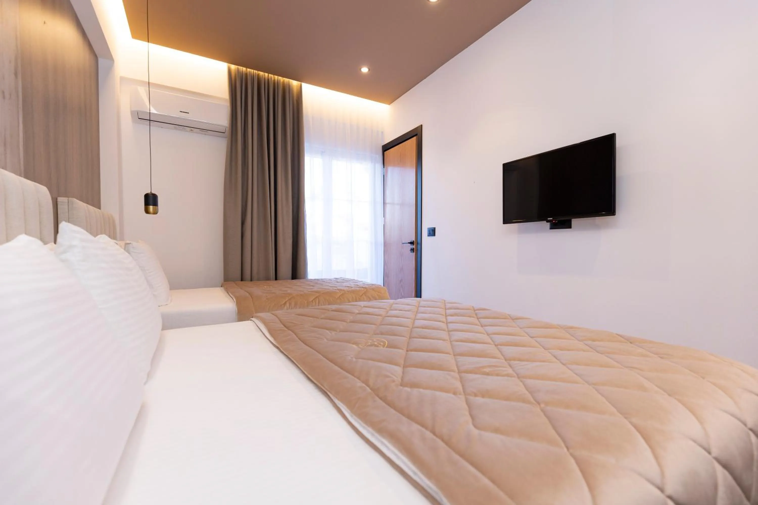 Communal lounge/ TV room, Bed in Hotel Joni Premium