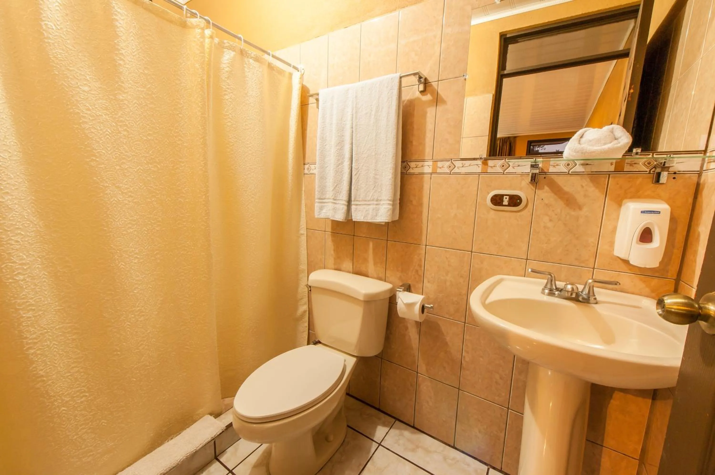 Bathroom in Cabinas Eddy B&B