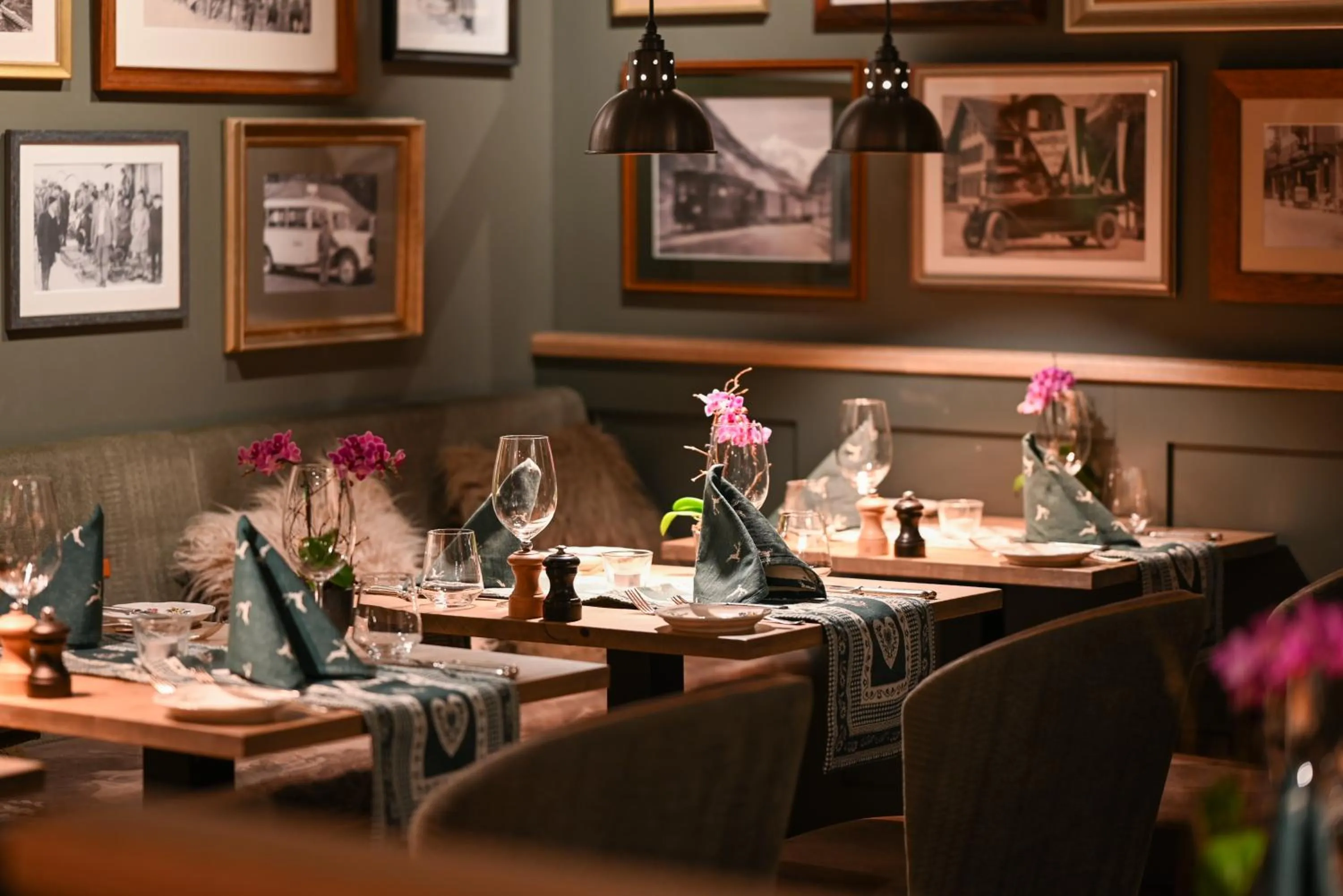 Restaurant/places to eat in Romantik Hotel Schweizerhof