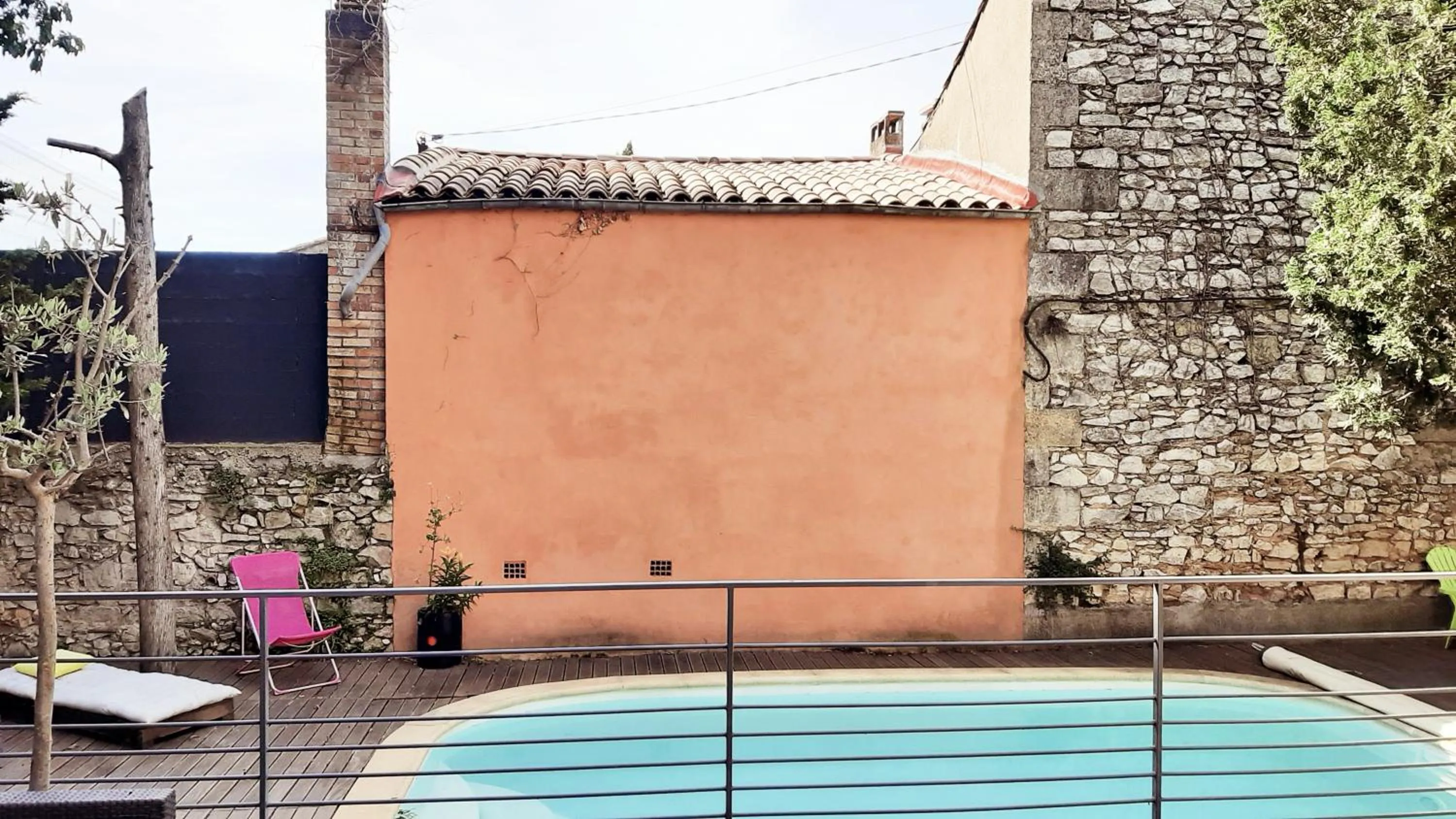 Swimming pool in Allegria Nimes Chambre Deluxe Spa