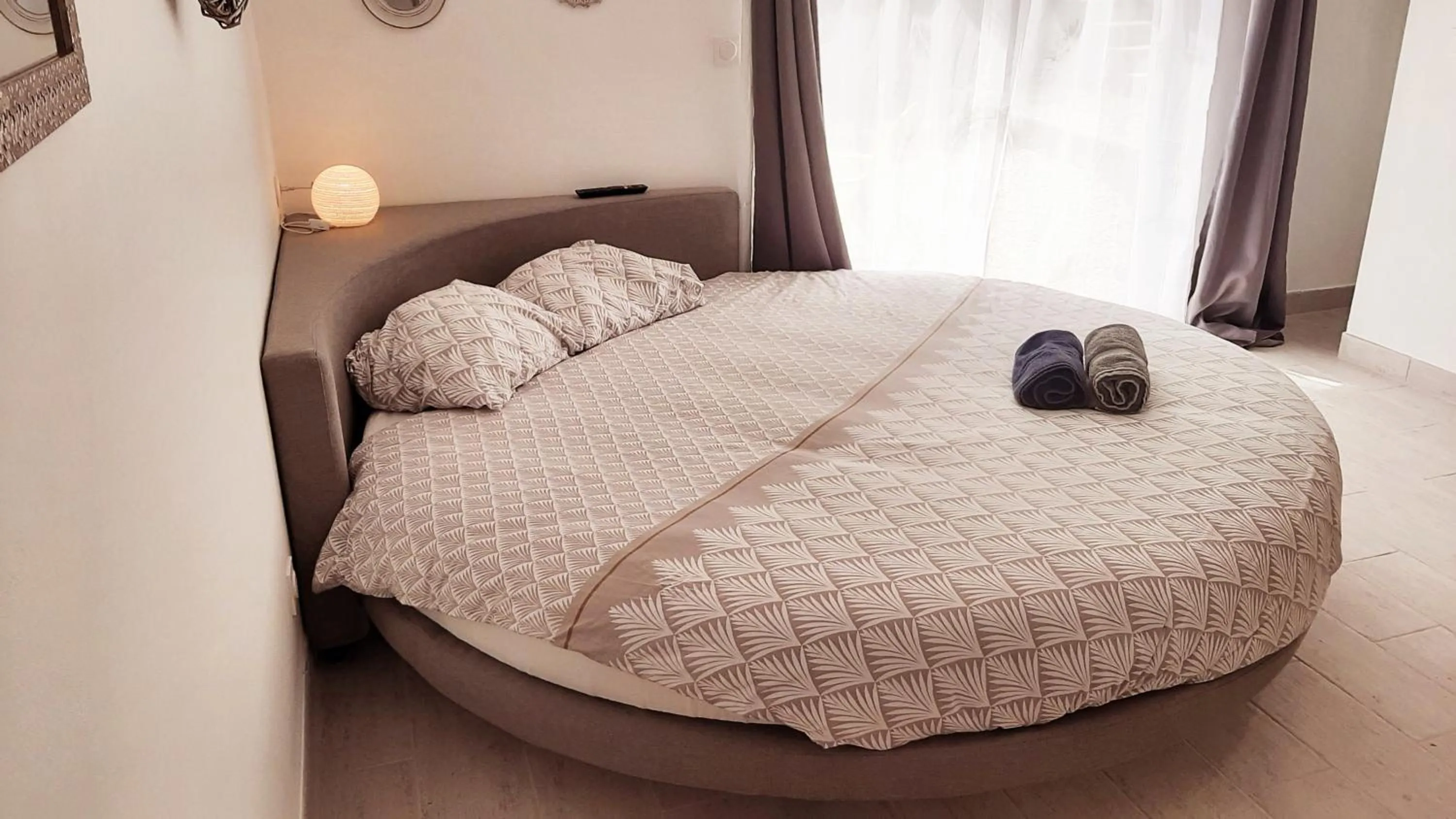 Bed in Allegria Nimes Chambre Deluxe Spa