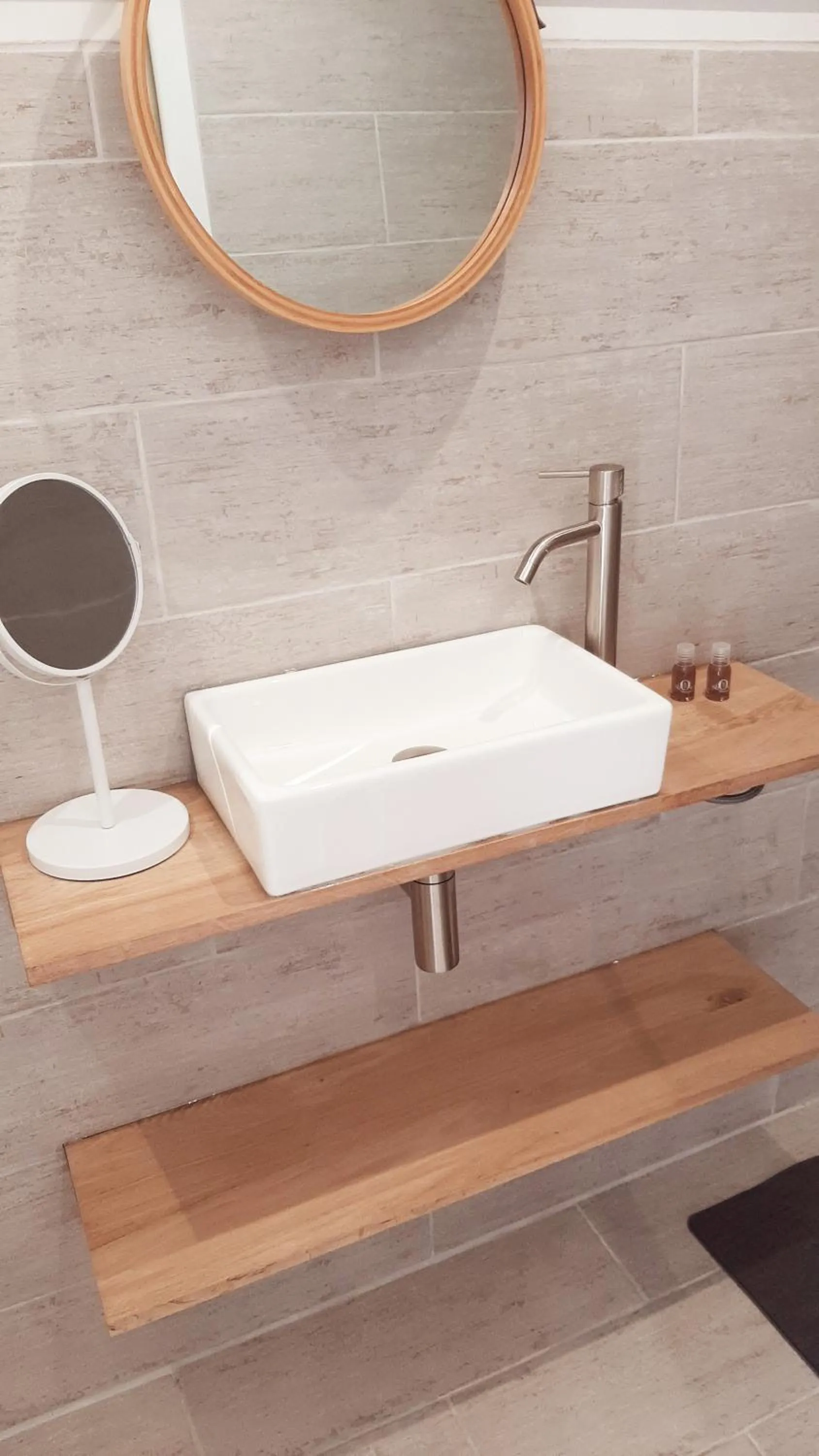 Bathroom in Allegria Nimes Chambre Deluxe Spa