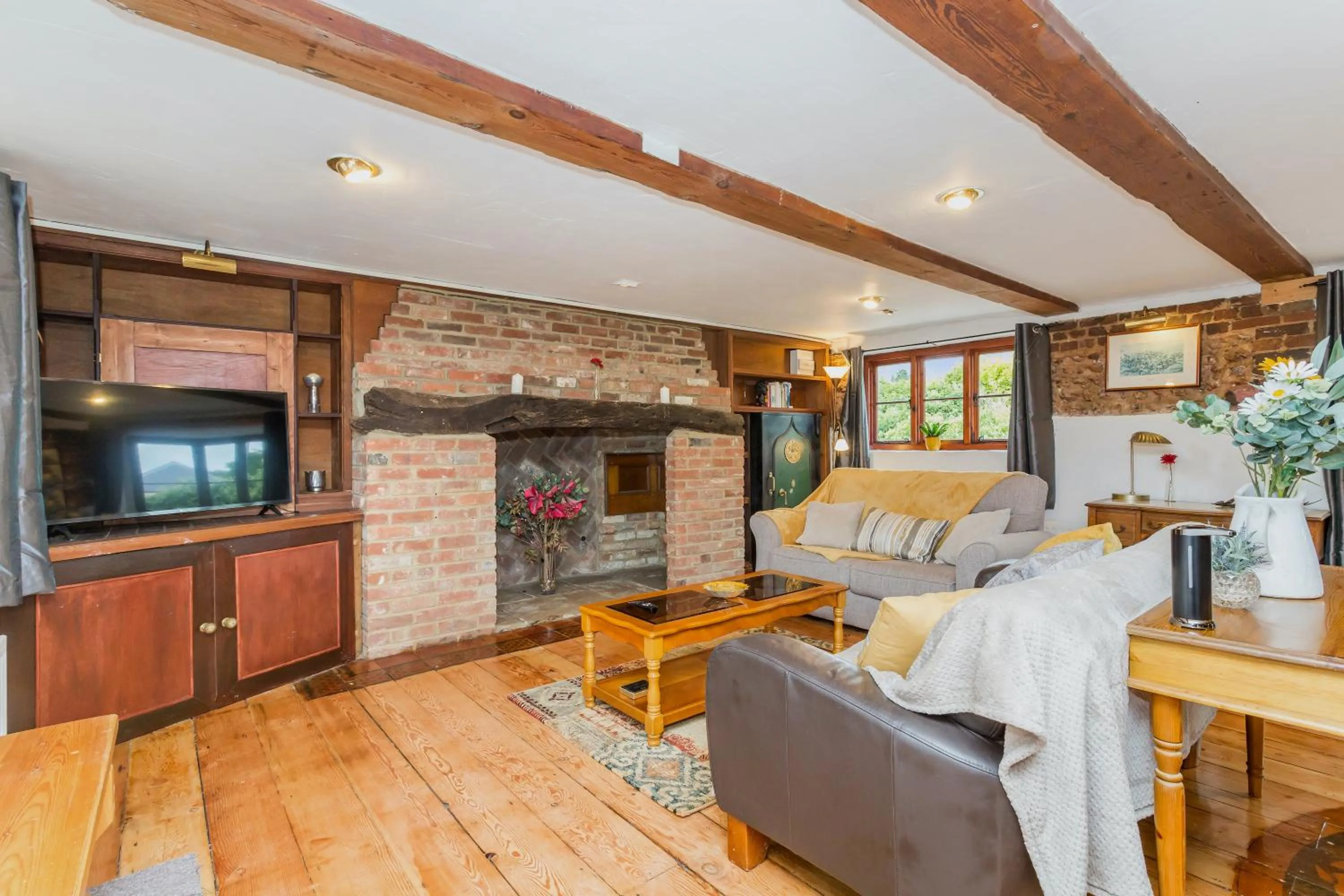 TV and multimedia in Dyke Farm Barn near Brighton by Huluki Sussex Stays