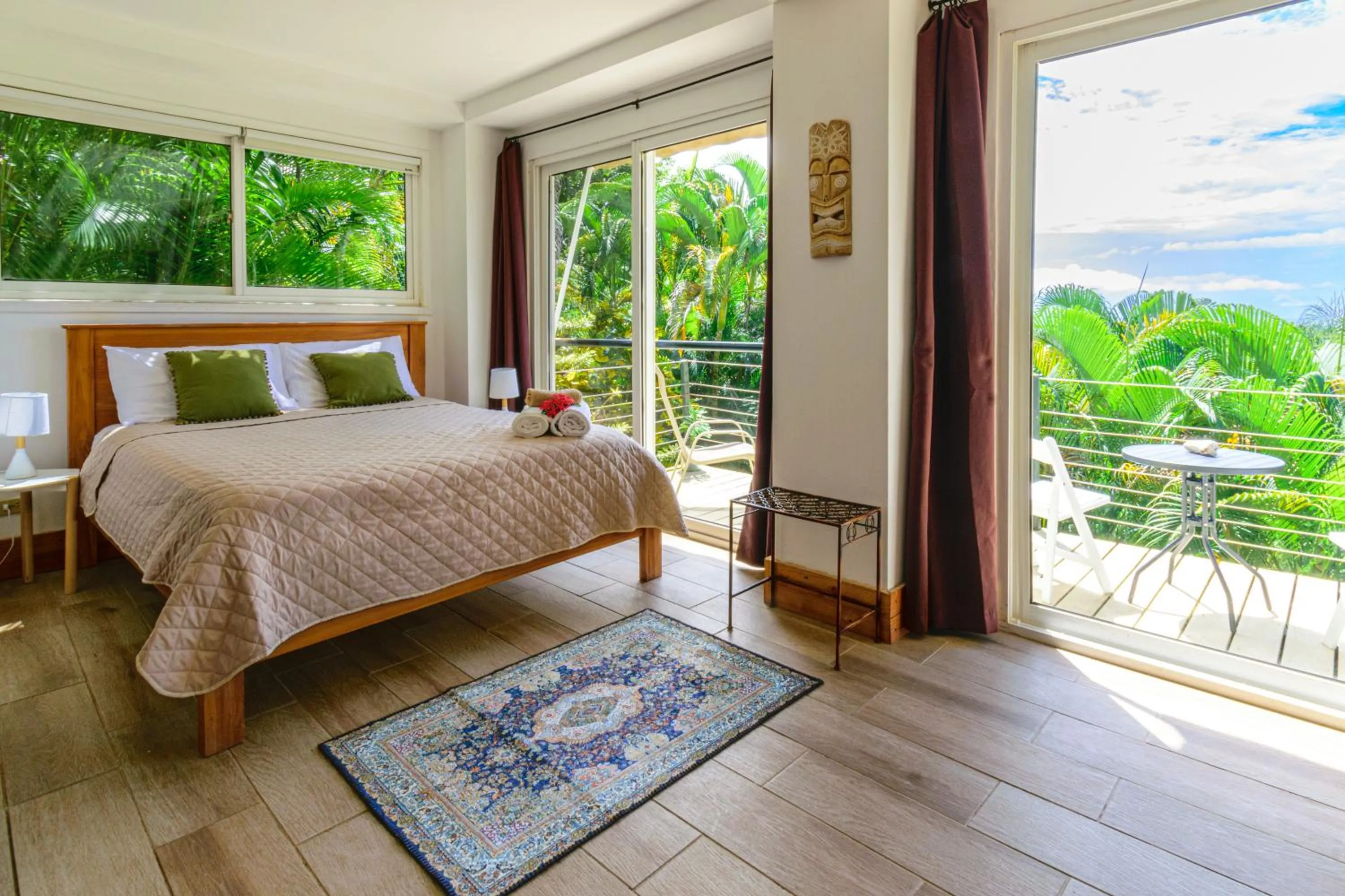Double Room with Sea View in Funky Monkey Lodge