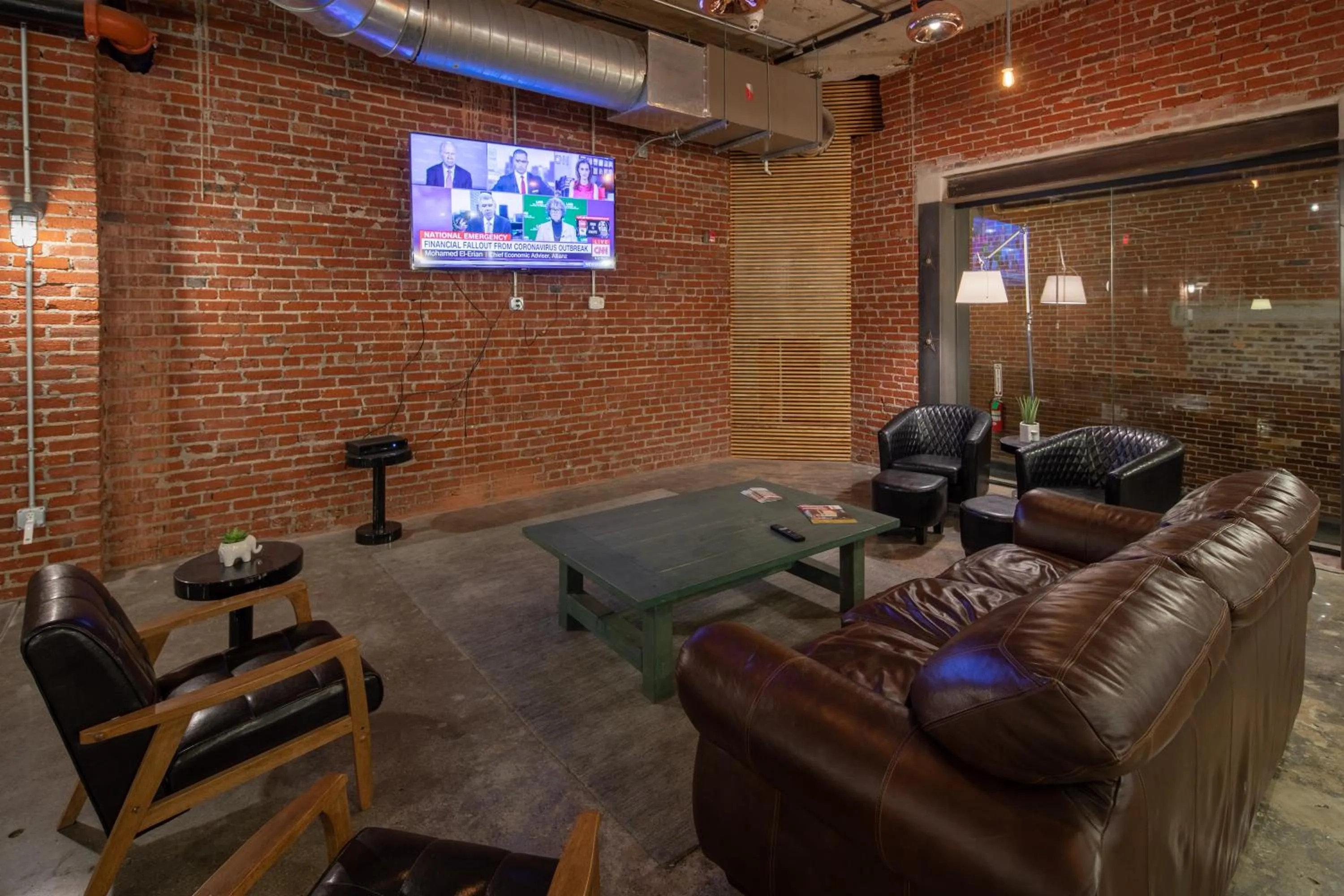 Communal lounge/ TV room in Sosuite at West Lofts - West Philadelphia