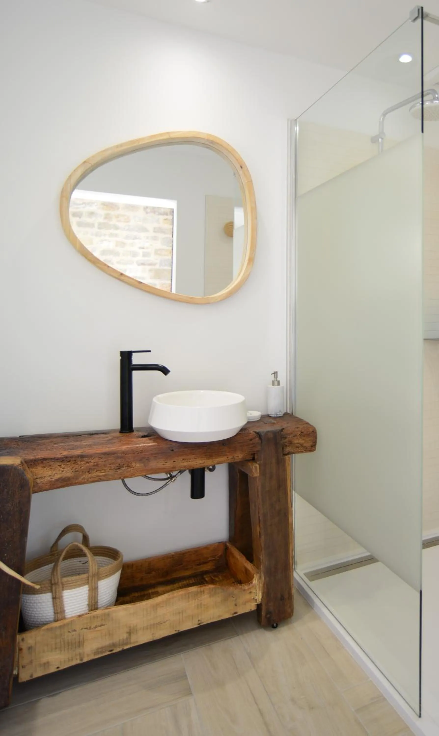 Bathroom in Chambre d'hôtes A la clé des champs Varen