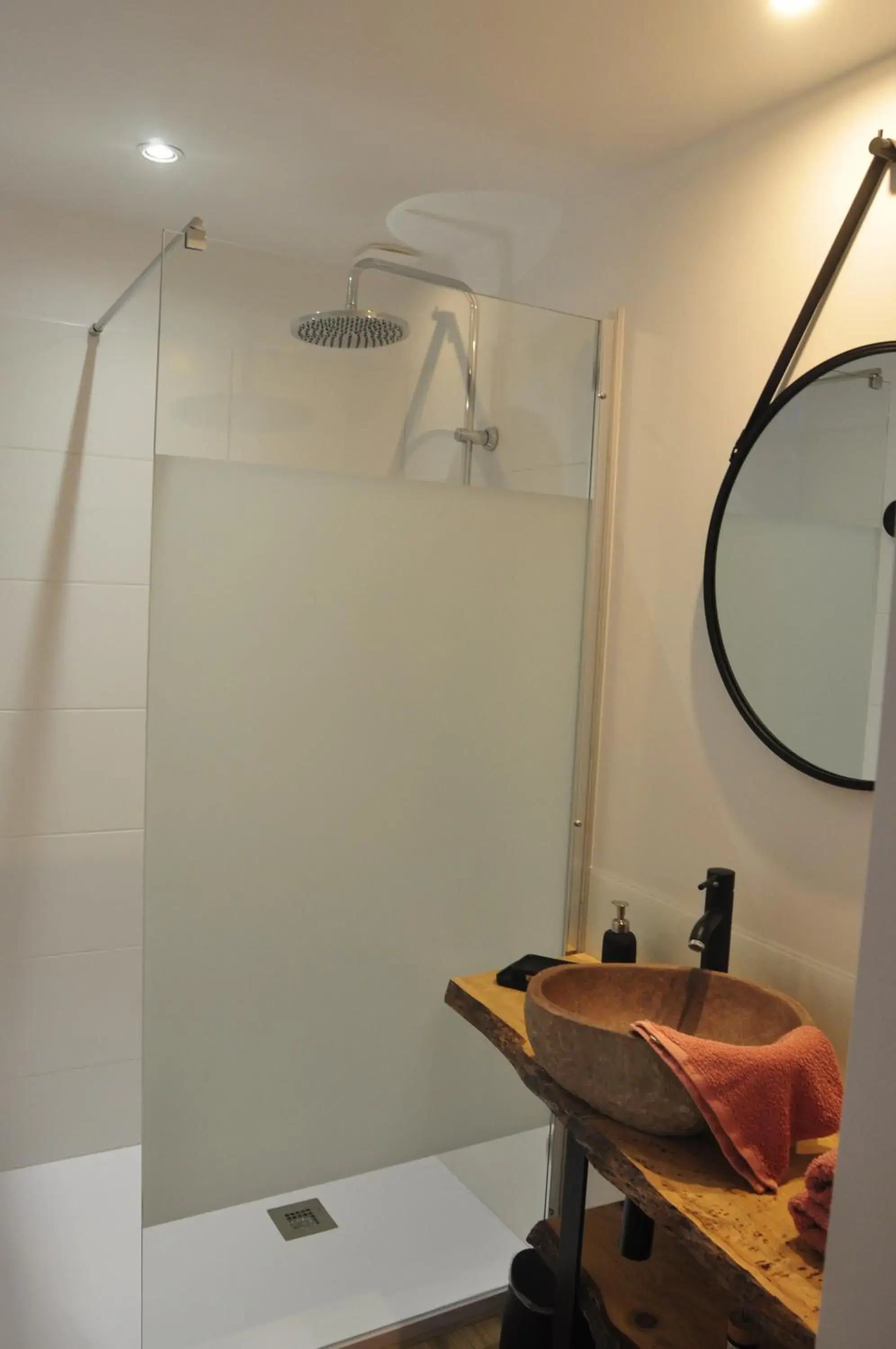 Double Room with Private Bathroom in Chambre d'hôtes A la clé des champs Varen Double Room with Private Bathroom in Chambre d'hôtes A la clé des champs Varen