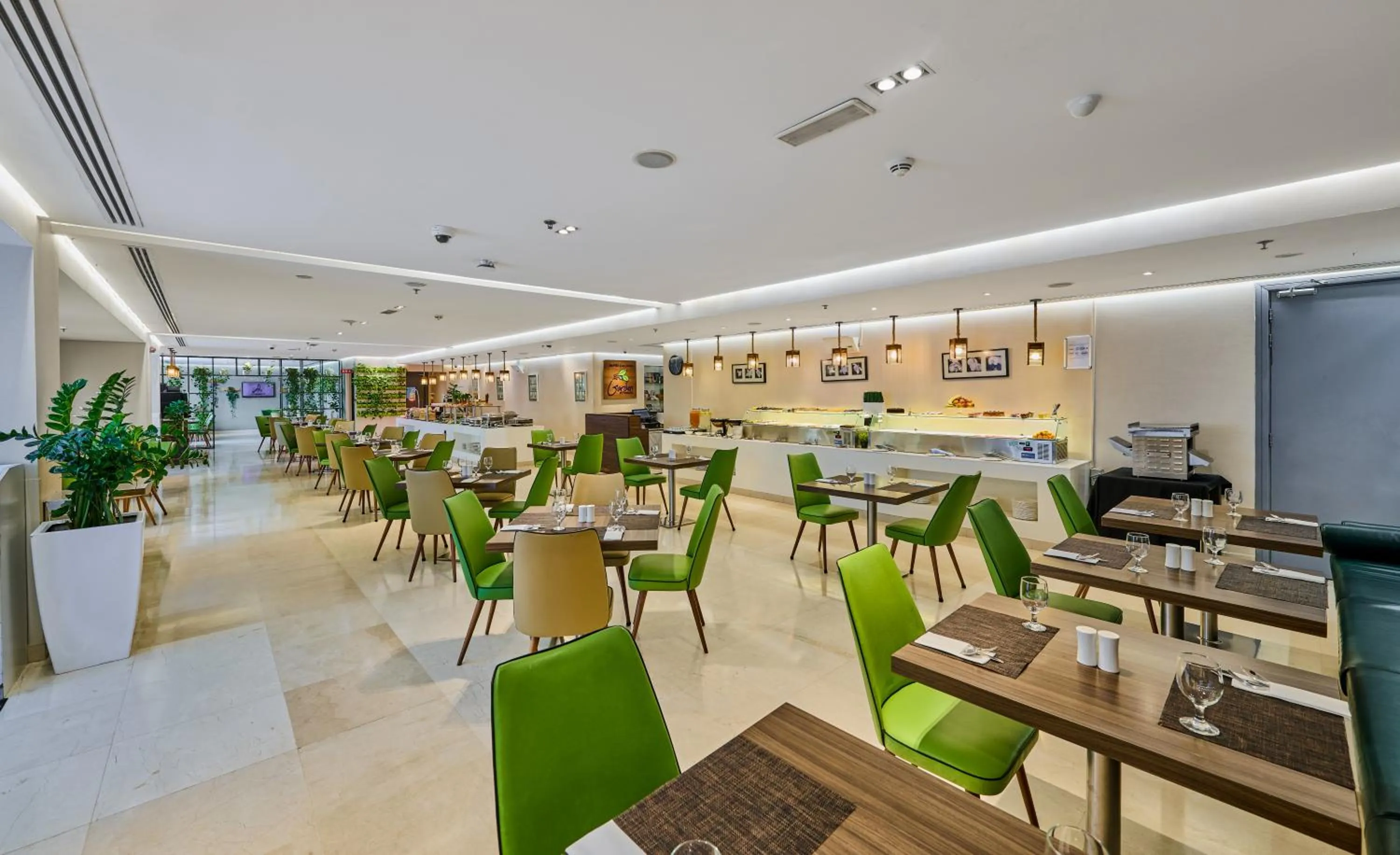 Restaurant/places to eat in Ramada Hotel, Suites and Apartments by Wyndham Dubai JBR