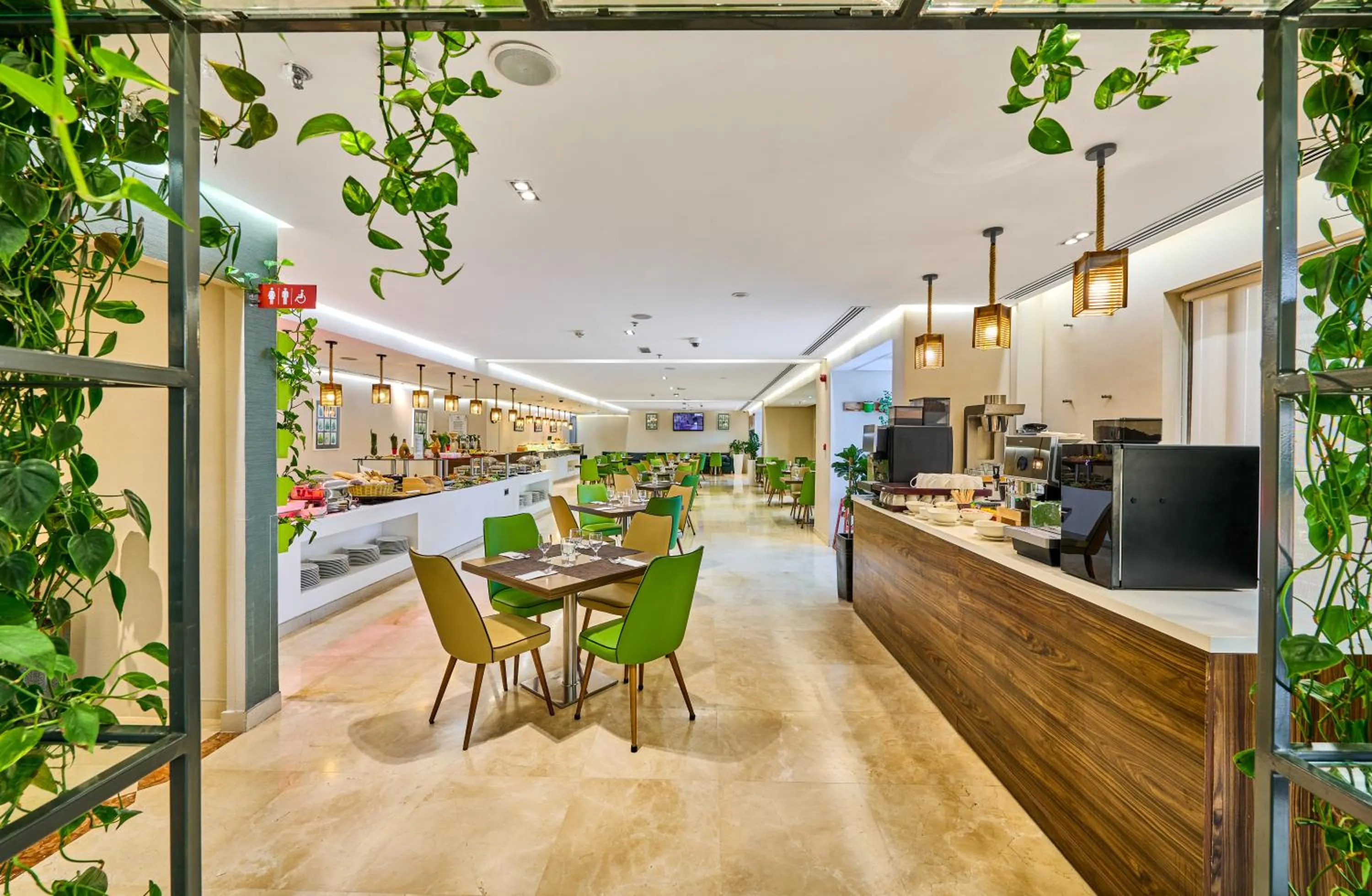 Restaurant/places to eat in Ramada Hotel, Suites and Apartments by Wyndham Dubai JBR