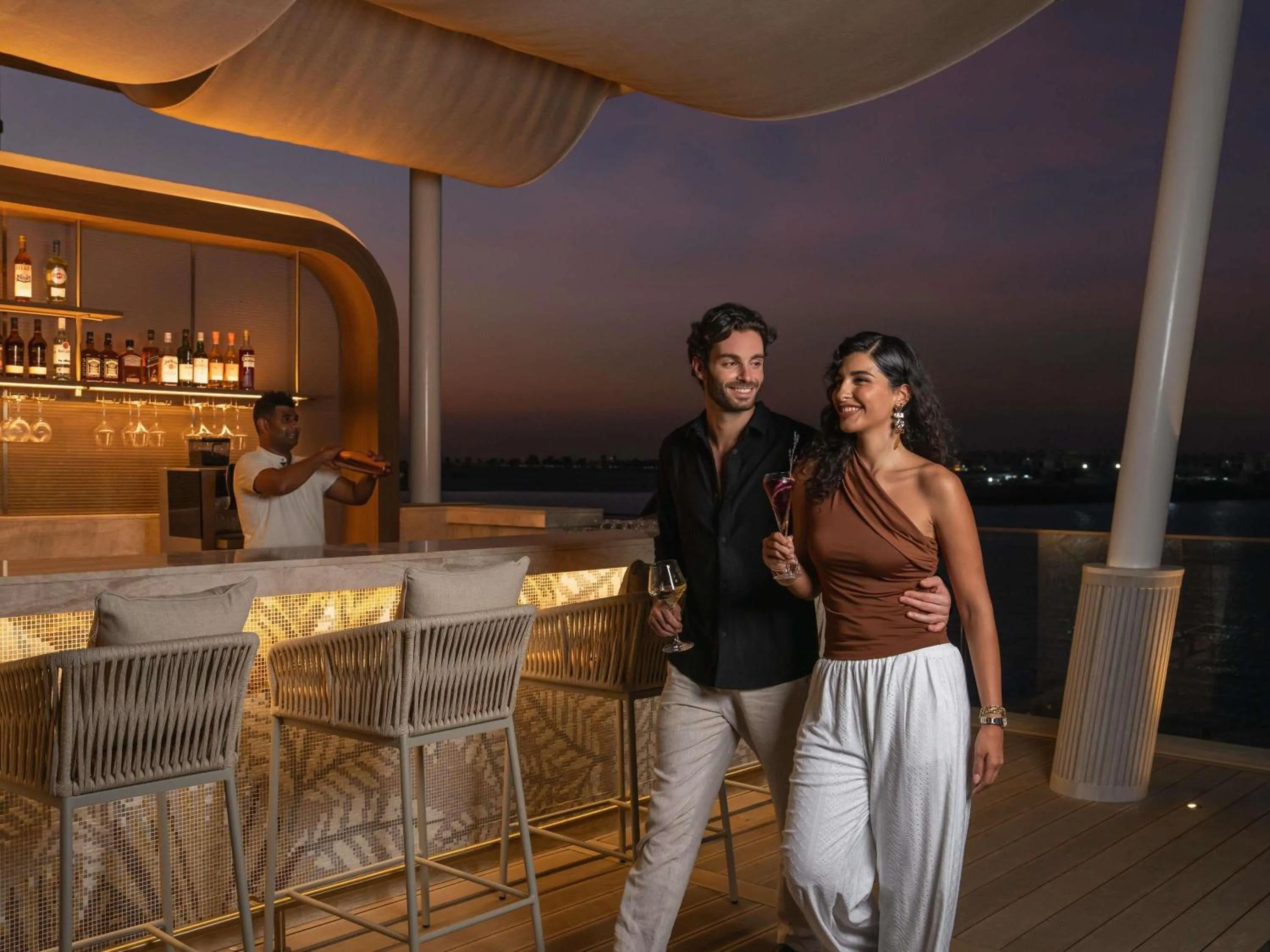 Lounge or bar in Pullman Resort Al Marjan Island