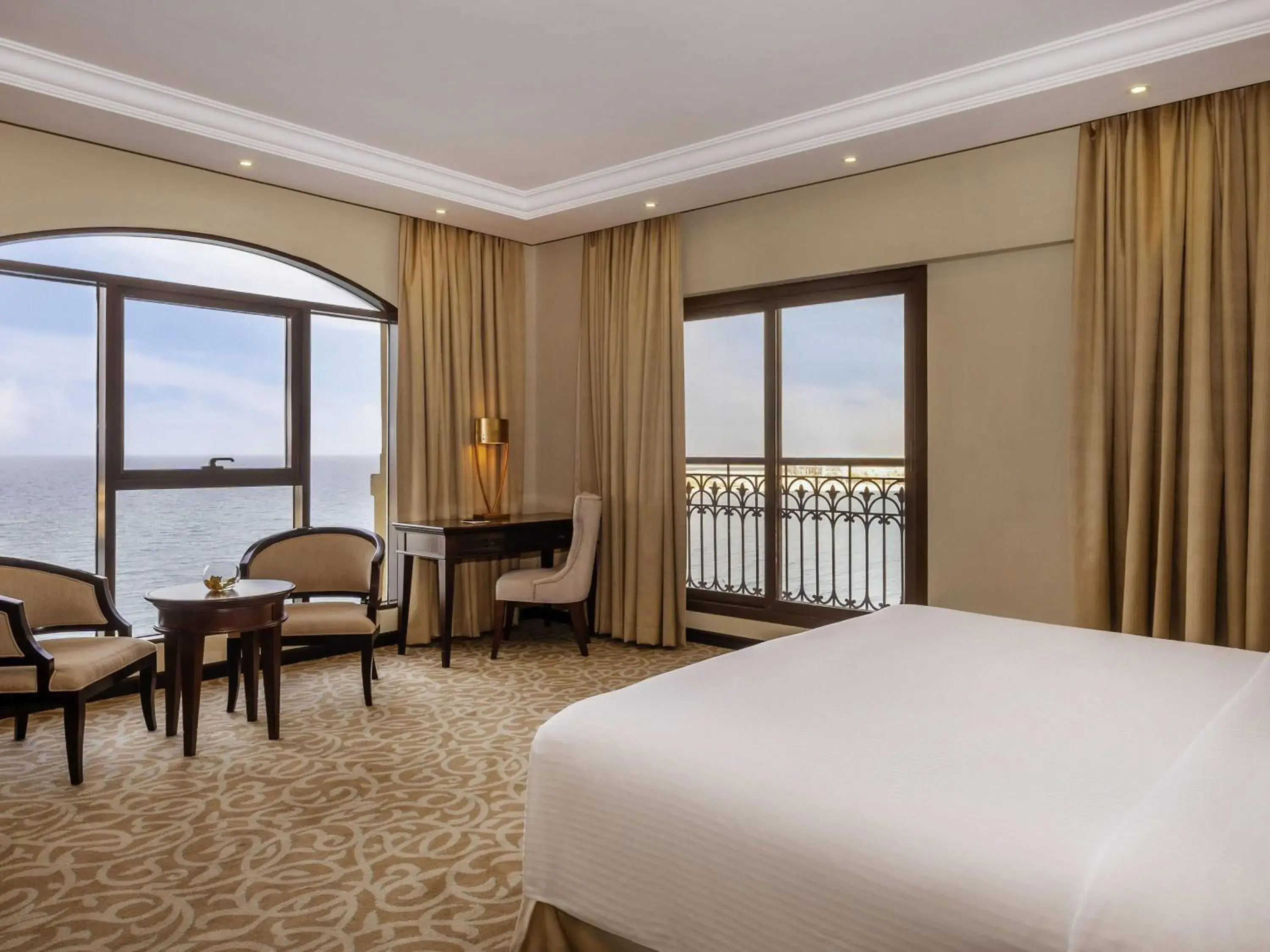 Bedroom, Bed in Pullman Resort Al Marjan Island Bedroom, Bed in Pullman Resort Al Marjan Island