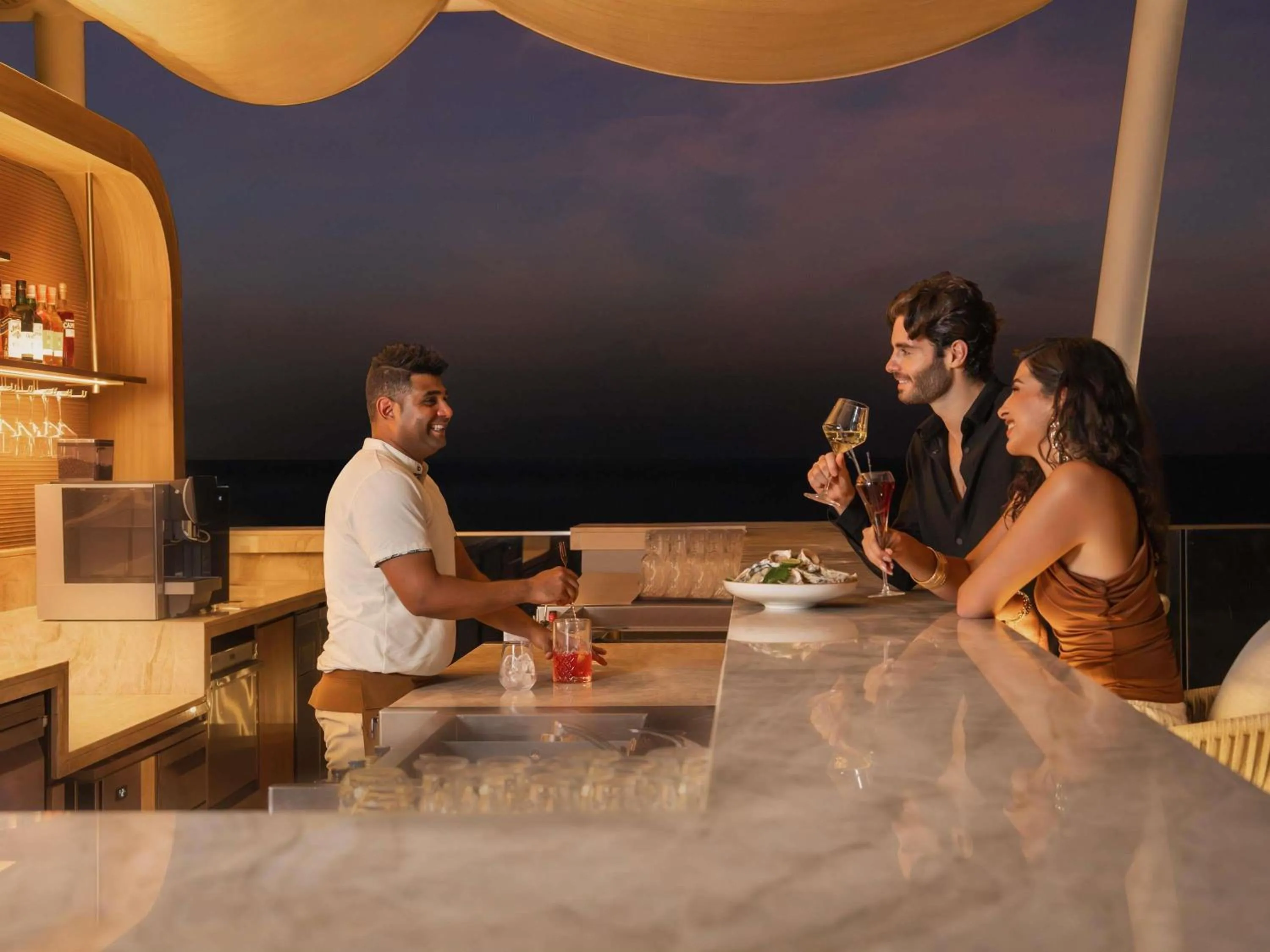Lounge or bar in Pullman Resort Al Marjan Island