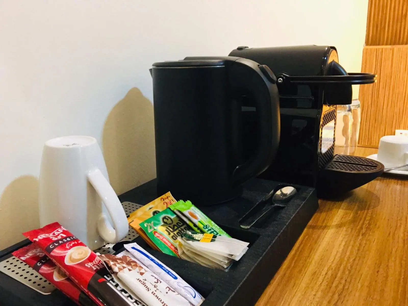 Coffee/tea facilities in Palm Hotel