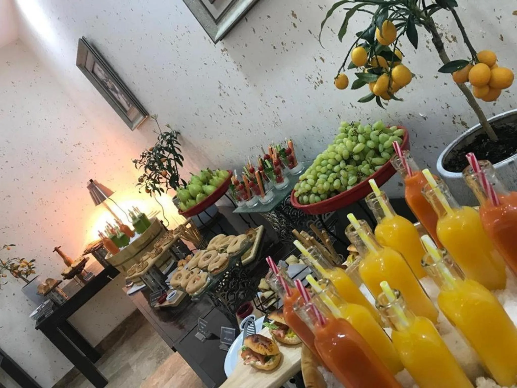 Restaurant/places to eat in Palm Hotel