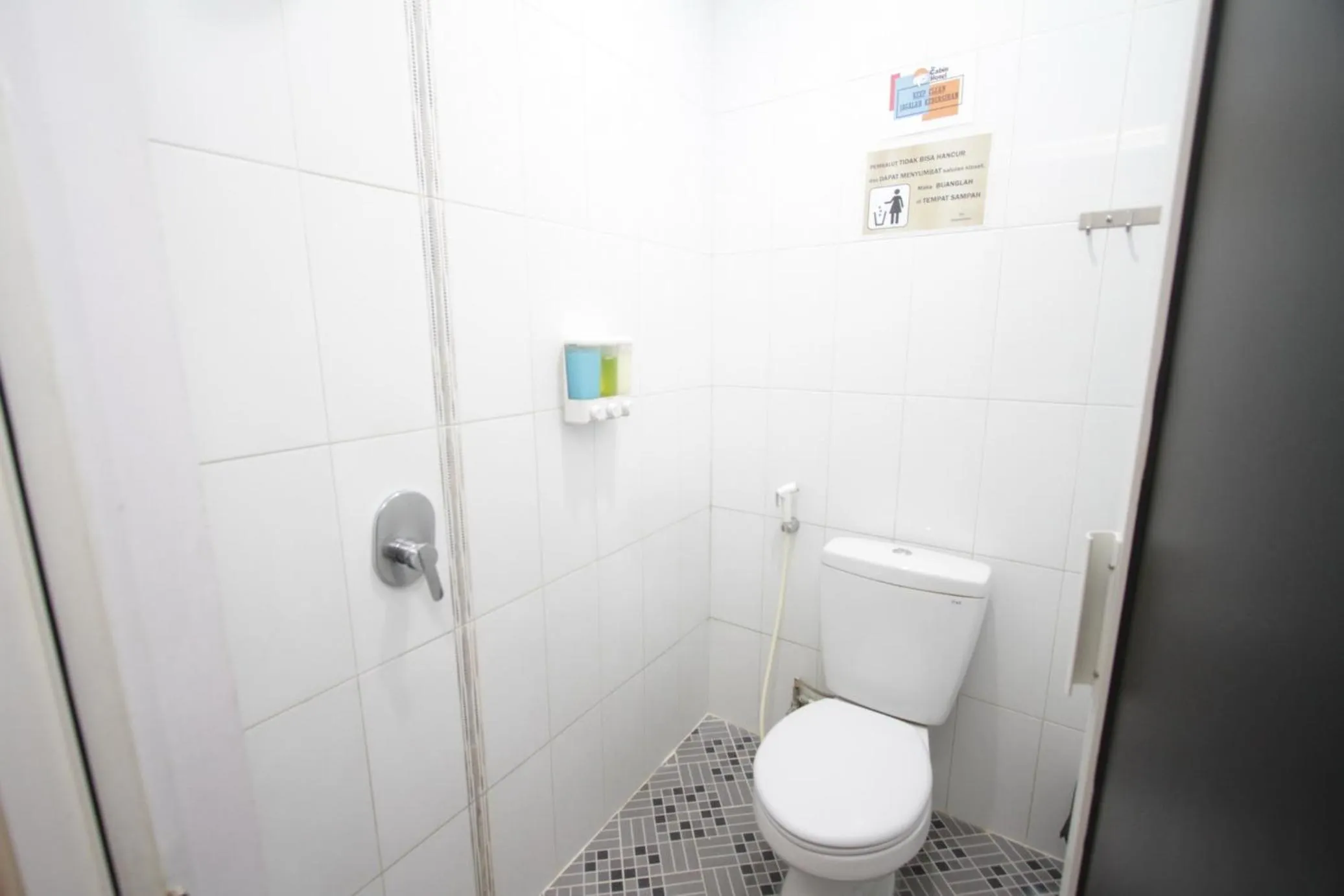 Bathroom in The Cabin Hotel Gandekan