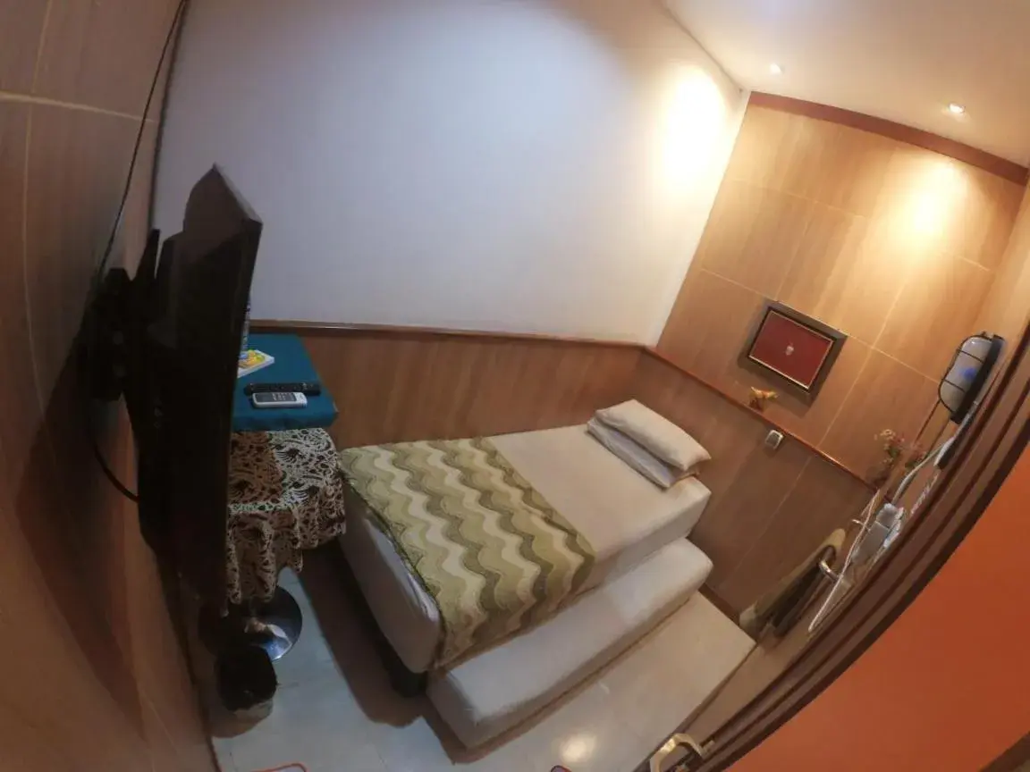 Standard Twin Room with Shared Bathroom in The Cabin Hotel Gandekan Standard Twin Room with Shared Bathroom in The Cabin Hotel Gandekan