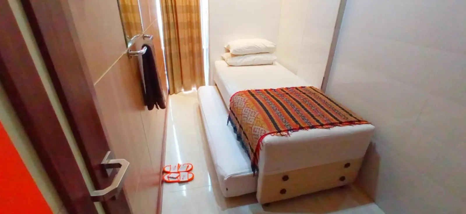 Bed in The Cabin Hotel Gandekan