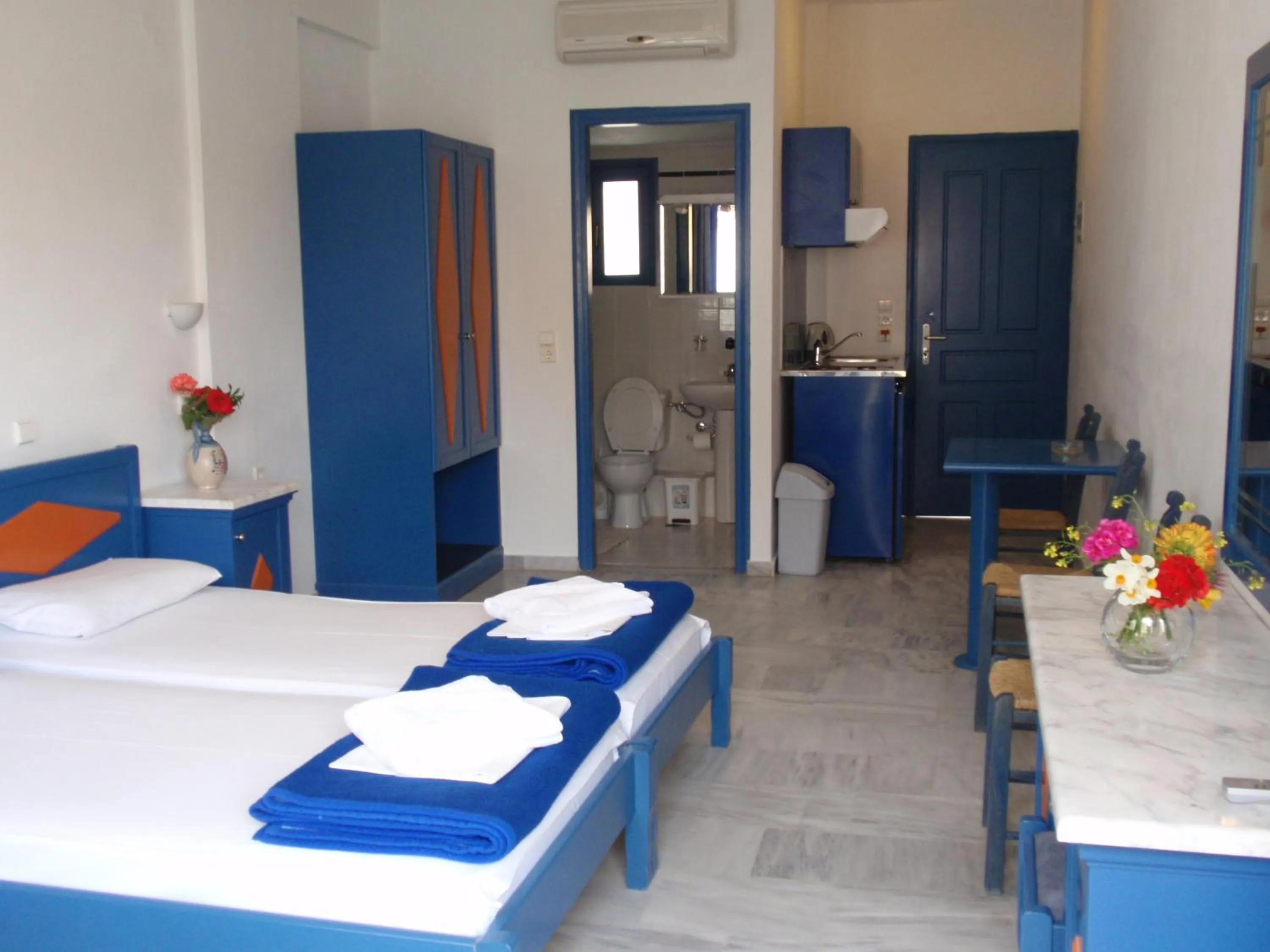 Living room, Bed in Leonidas Studios & Apartments