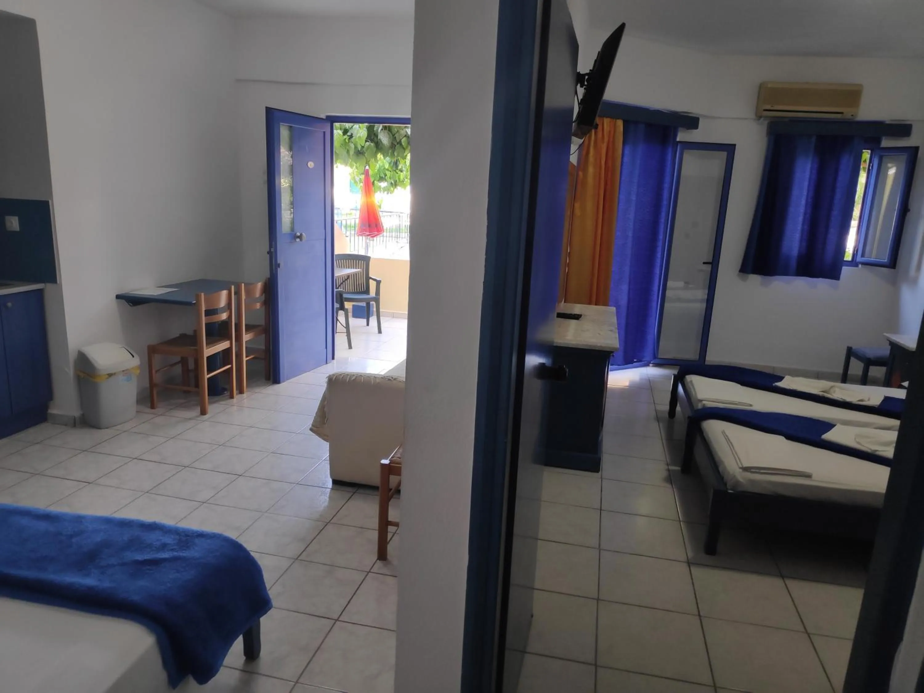 Photo of the whole room, Bed in Leonidas Studios & Apartments