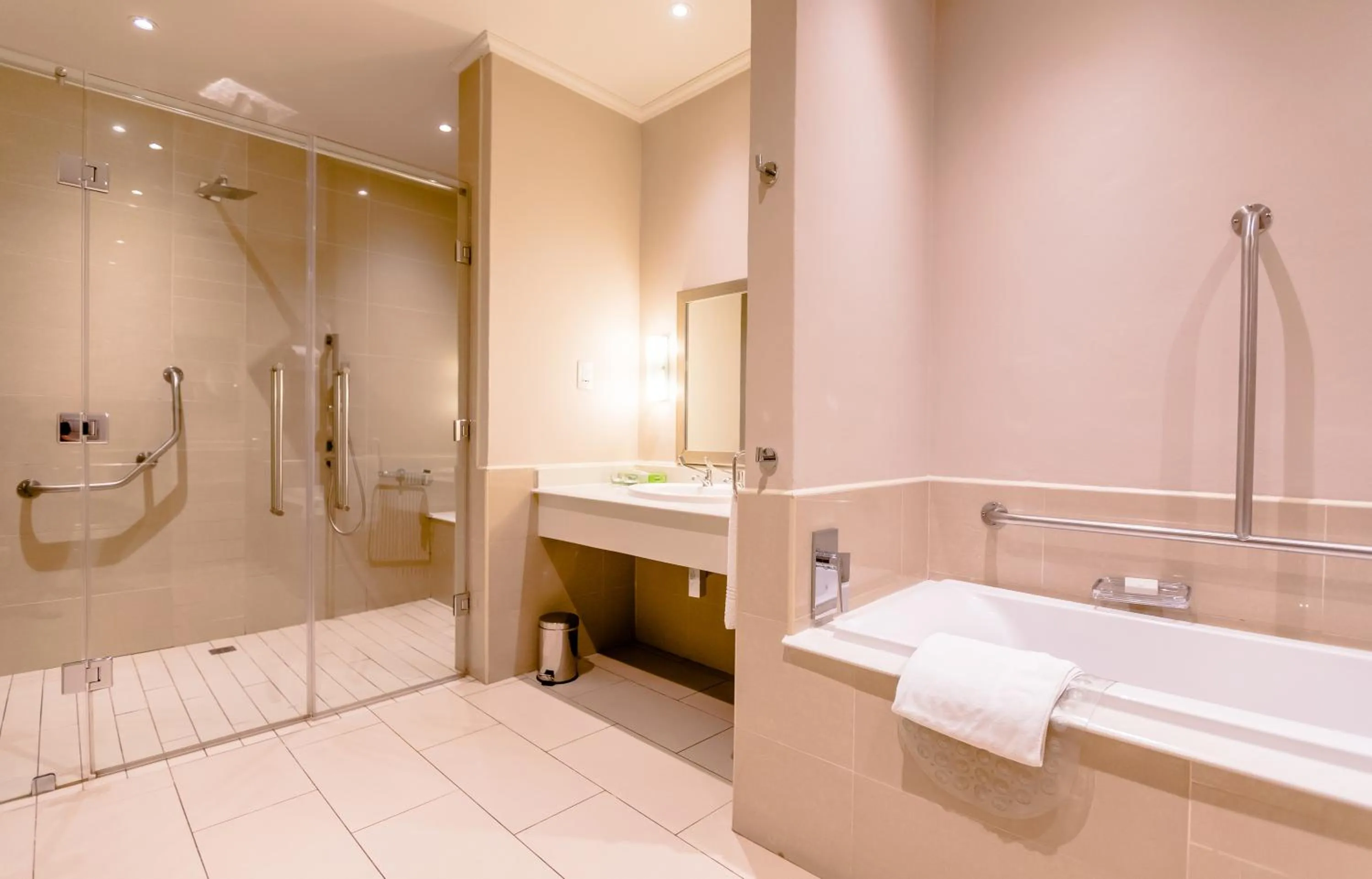 Shower in Gold Reef City Theme Park Hotel