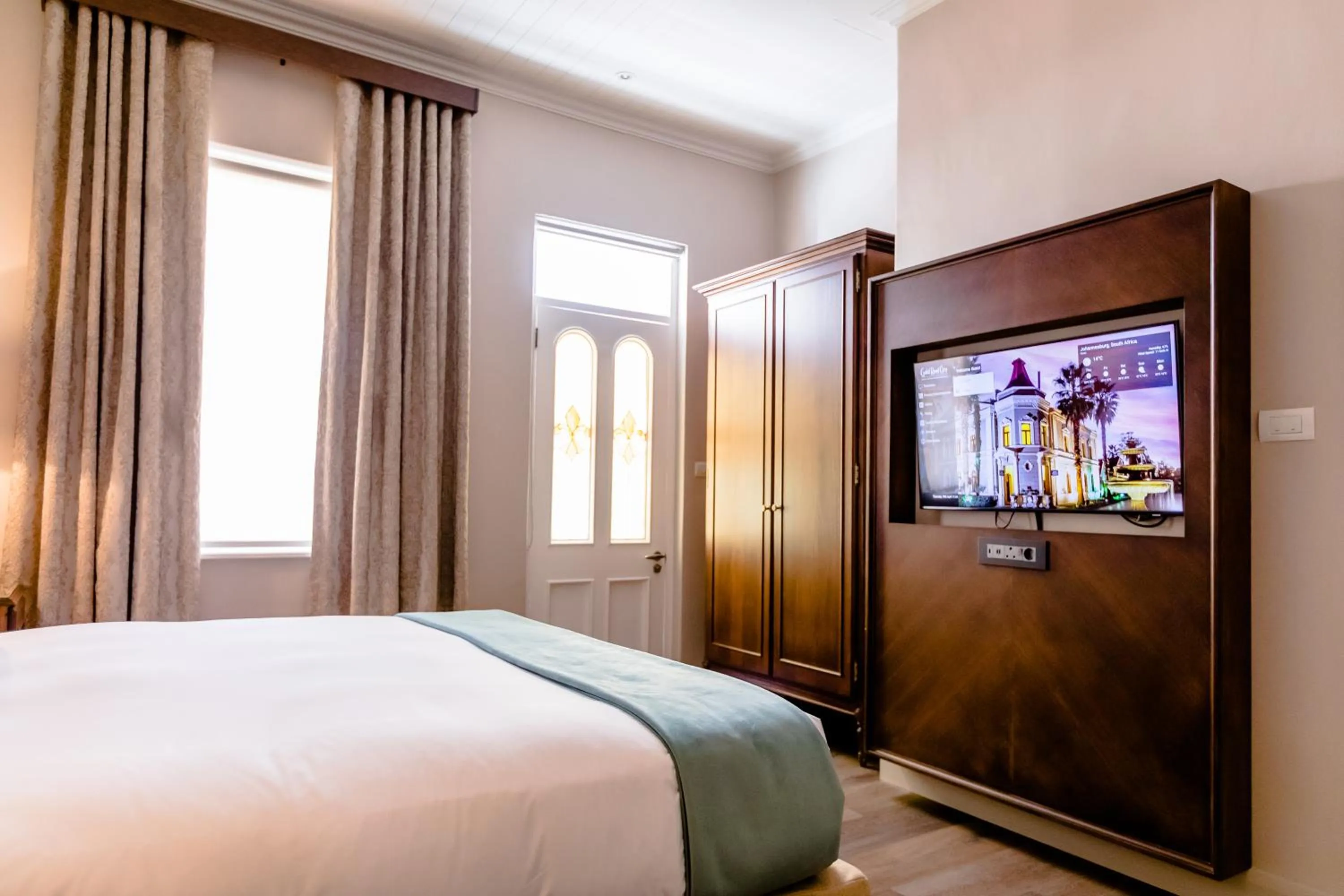 Bedroom, Bed in Gold Reef City Theme Park Hotel
