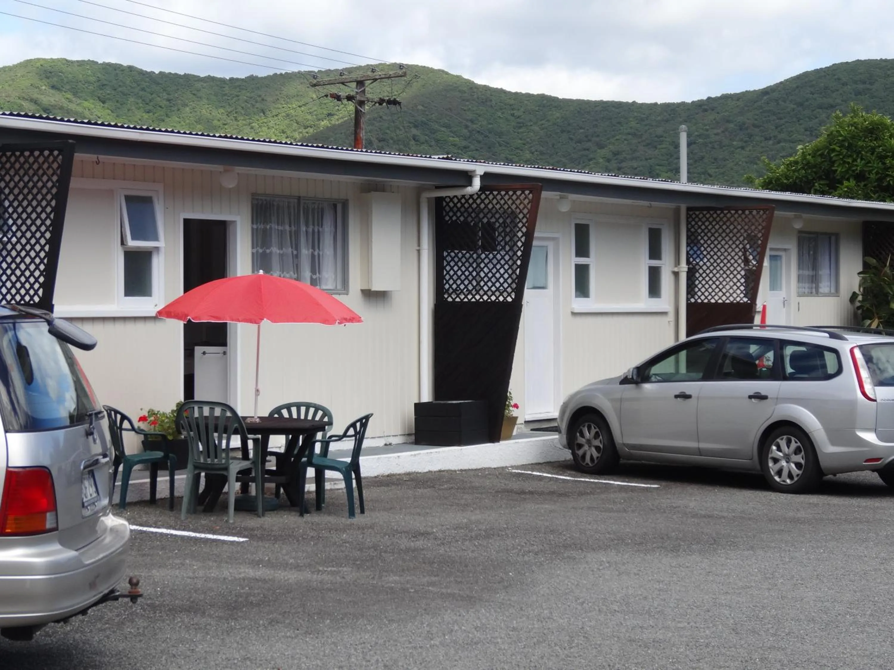 Facade/entrance in Beachside Sunnyvale Motel
